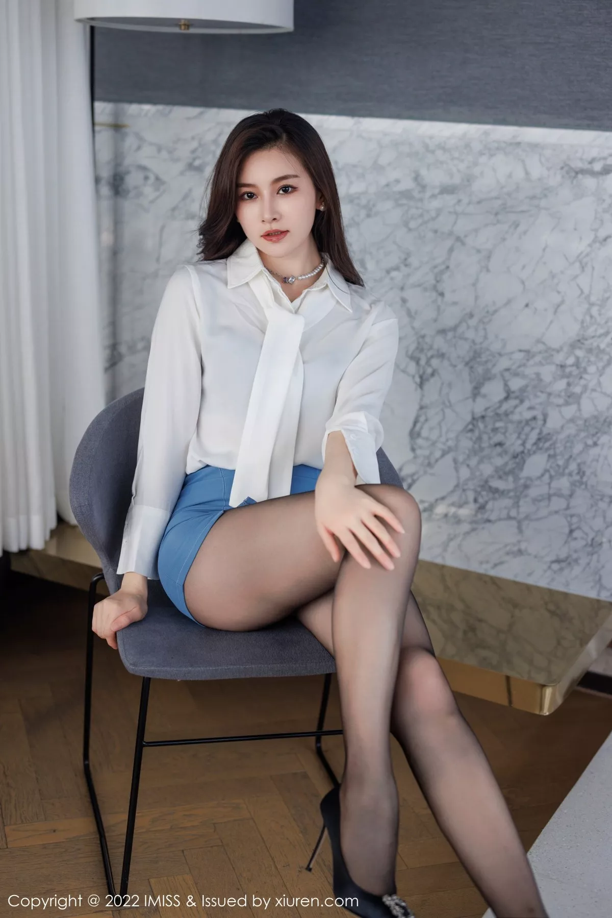 秀人集.com_[IMISS爱蜜社]Vol.700_美女Vanessa性感白T配蓝短裙露蕾丝内衣配超薄黑丝诱惑写真68P