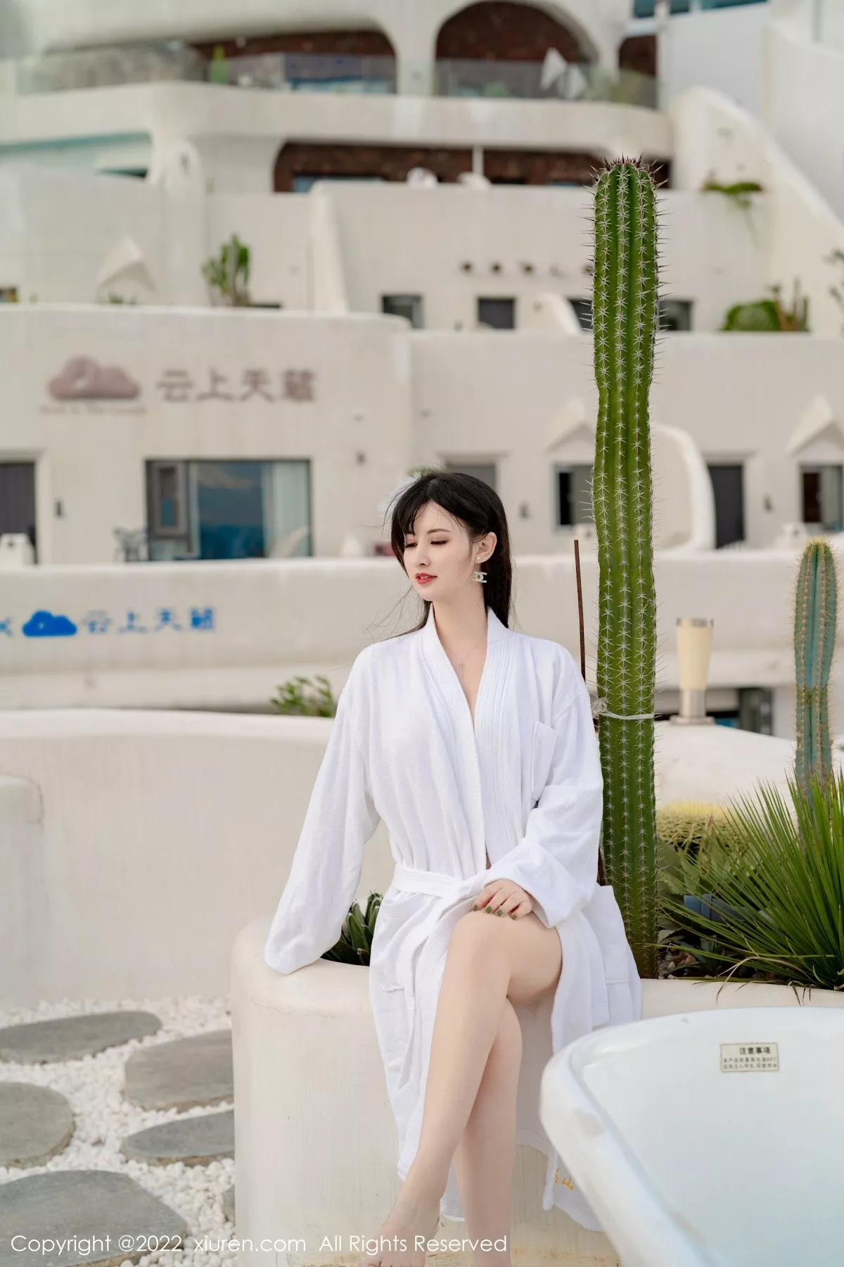 秀人集.com_[XiuRen秀人网]No.5476_模特诗诗kiki大理旅拍户外性感白色比基尼秀惹火身材诱惑写真55P