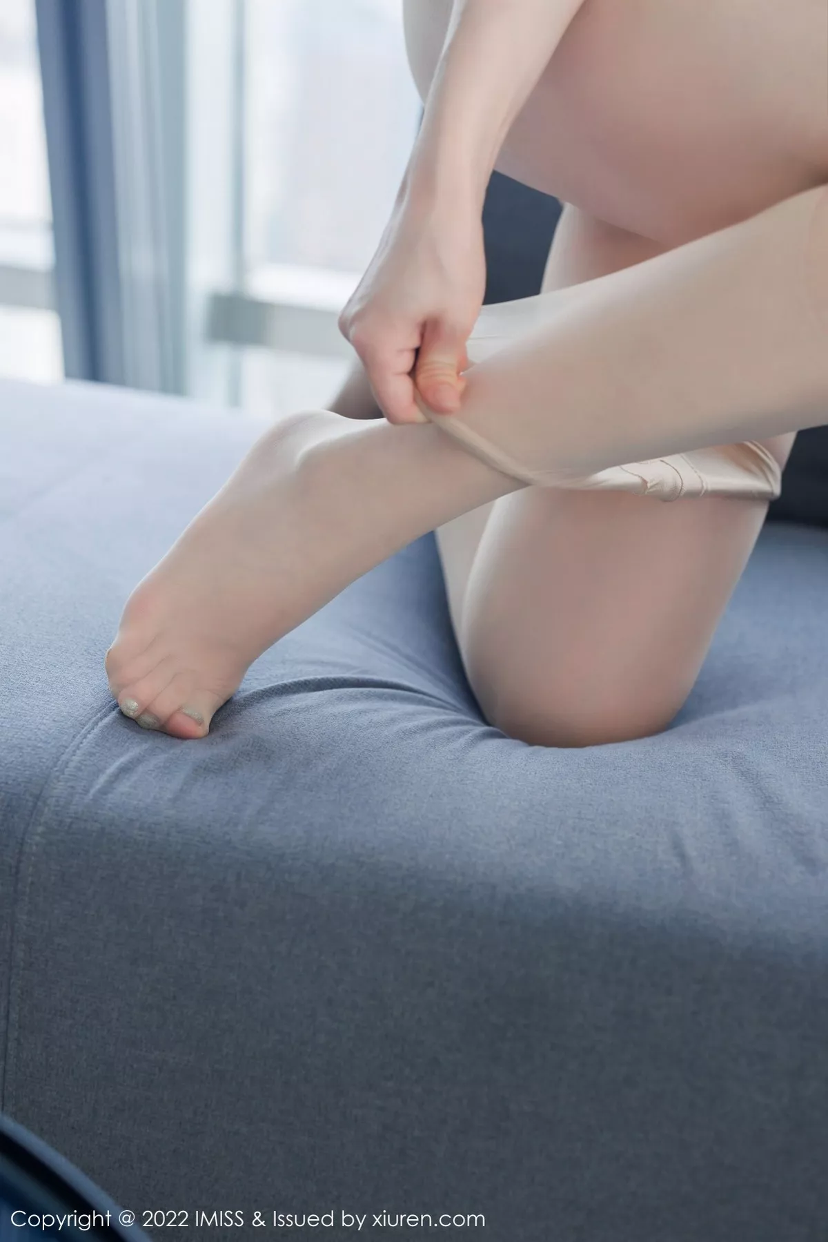 秀人集.com_[IMISS爱蜜社]Vol.694_气质美女Vanessa淡橙色上衣配短裙半脱露蕾丝内衣诱惑写真64P