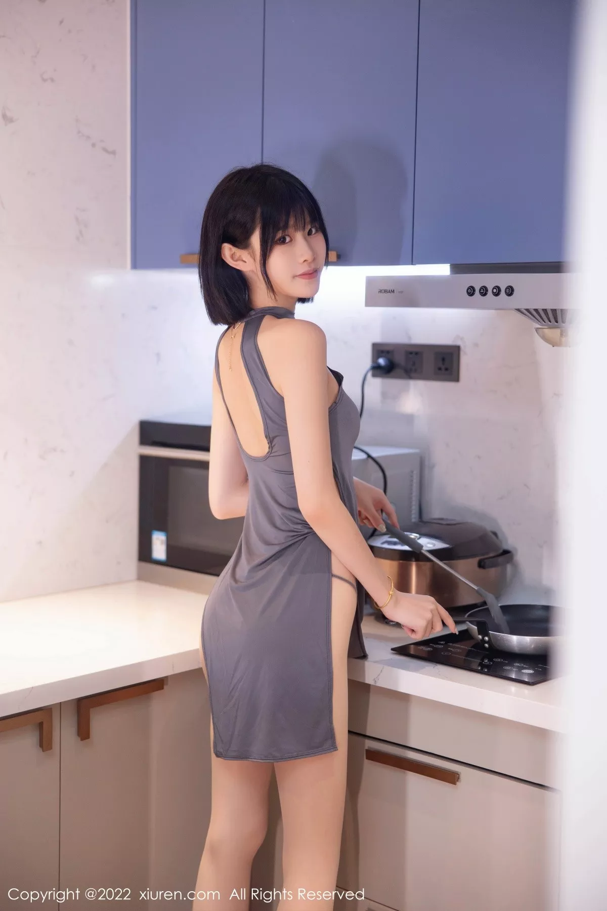 秀人集.com_[XiuRen秀人网]No.5482_模特77qiqi私房性感深灰色连衣服饰配超薄肉丝裤袜甜美迷人写真74P