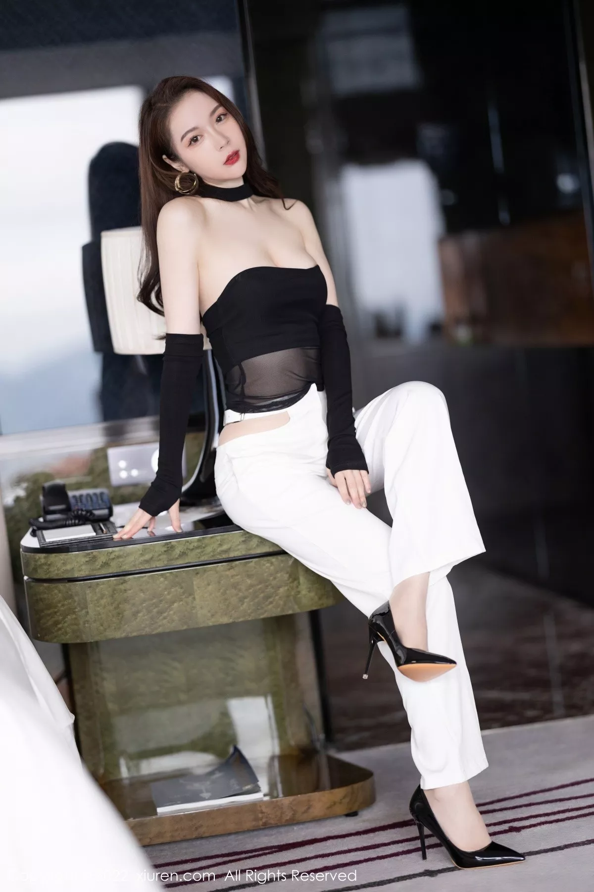 秀人集.com_[XiuRen秀人网]No.5487_模特梦心玥黑色轻透露肩网纱配白长裤半脱秀曼妙身姿诱惑写真80P