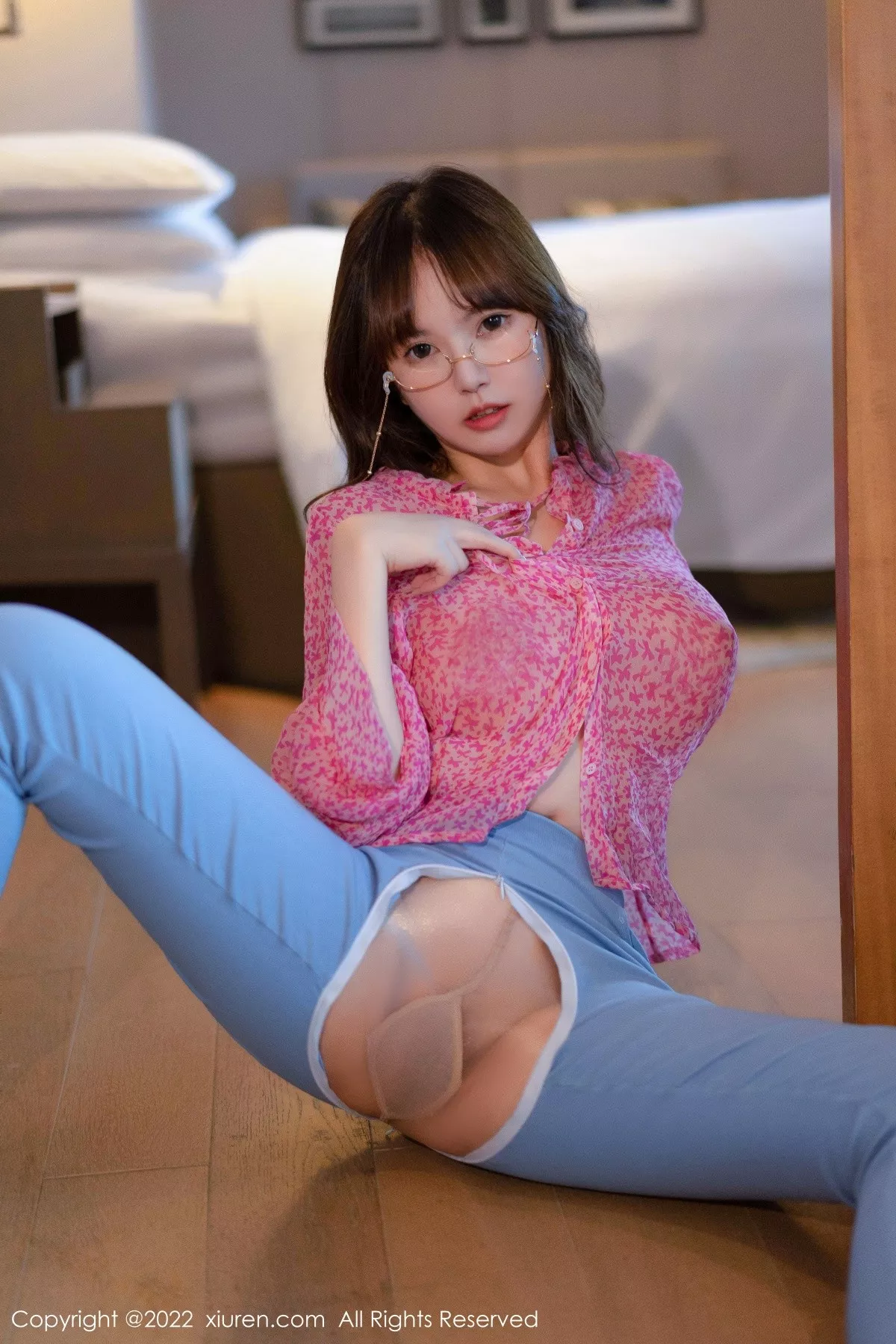 秀人集.com_[XiuRen秀人网]No.5488_模特张思允Nice粉红花纹衣配蓝色长裤半脱露无内肉丝诱惑写真59P