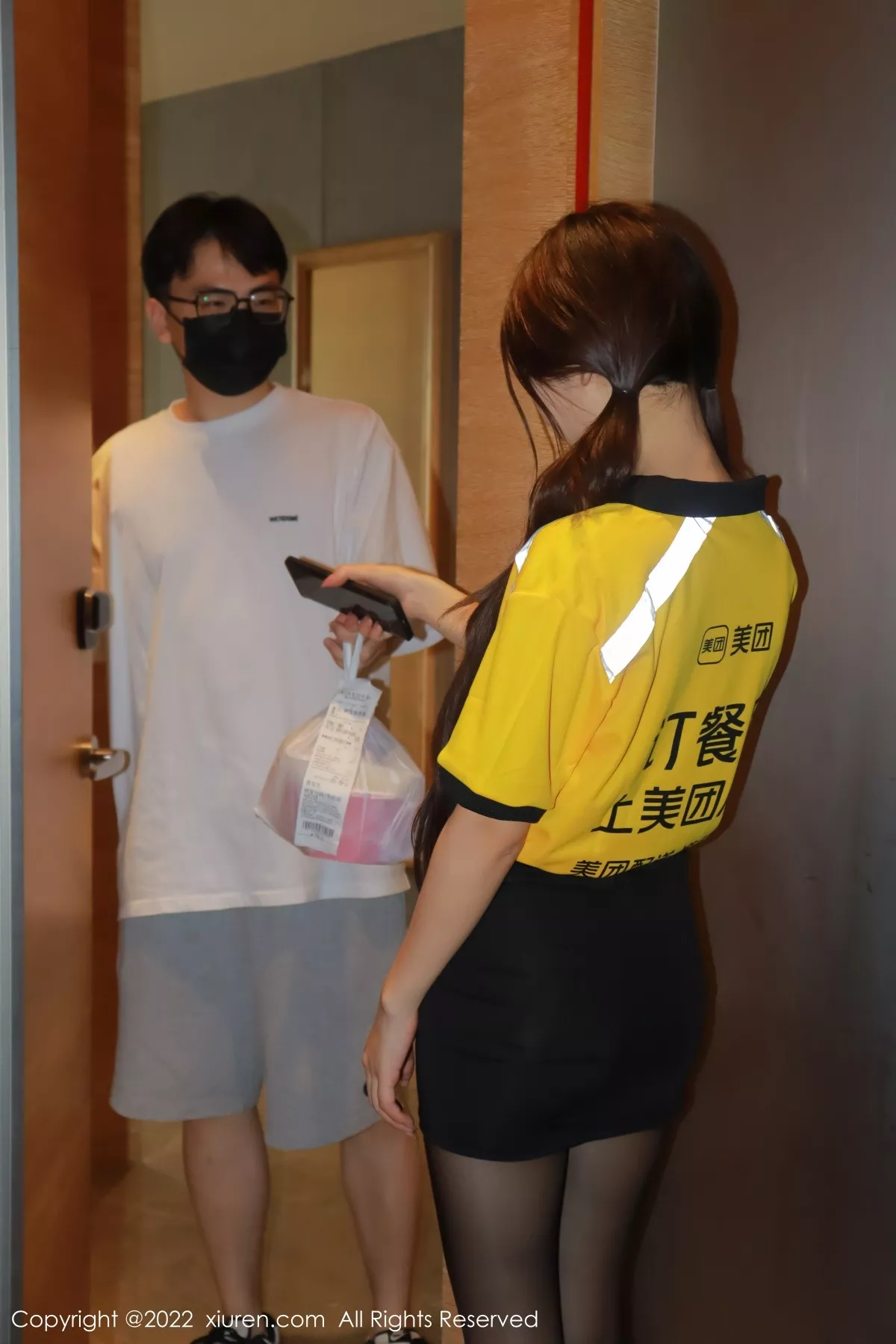 秀人集.com_[XiuRen秀人网]No.5481_模特hebe韩心雨外卖员角色扮演黑色短裙配超薄黑丝魅惑写真81P