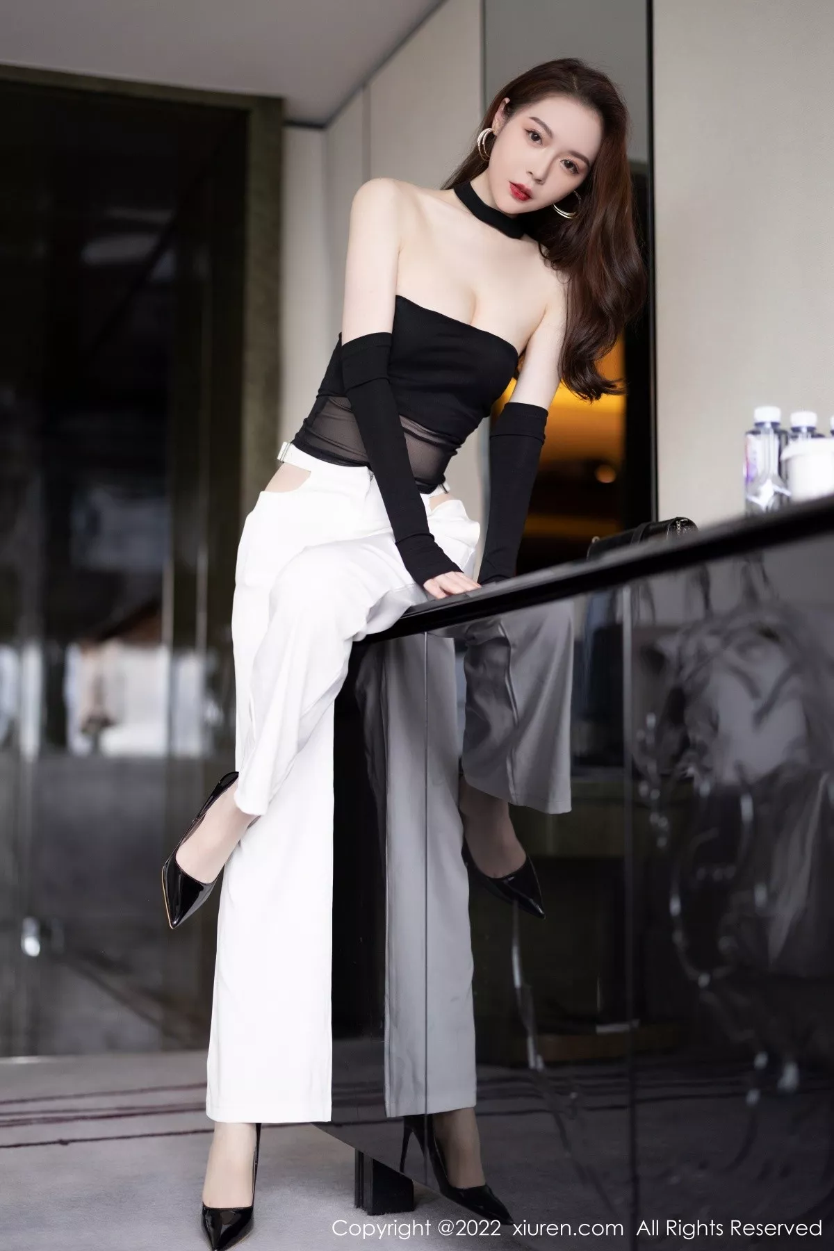 秀人集.com_[XiuRen秀人网]No.5487_模特梦心玥黑色轻透露肩网纱配白长裤半脱秀曼妙身姿诱惑写真80P