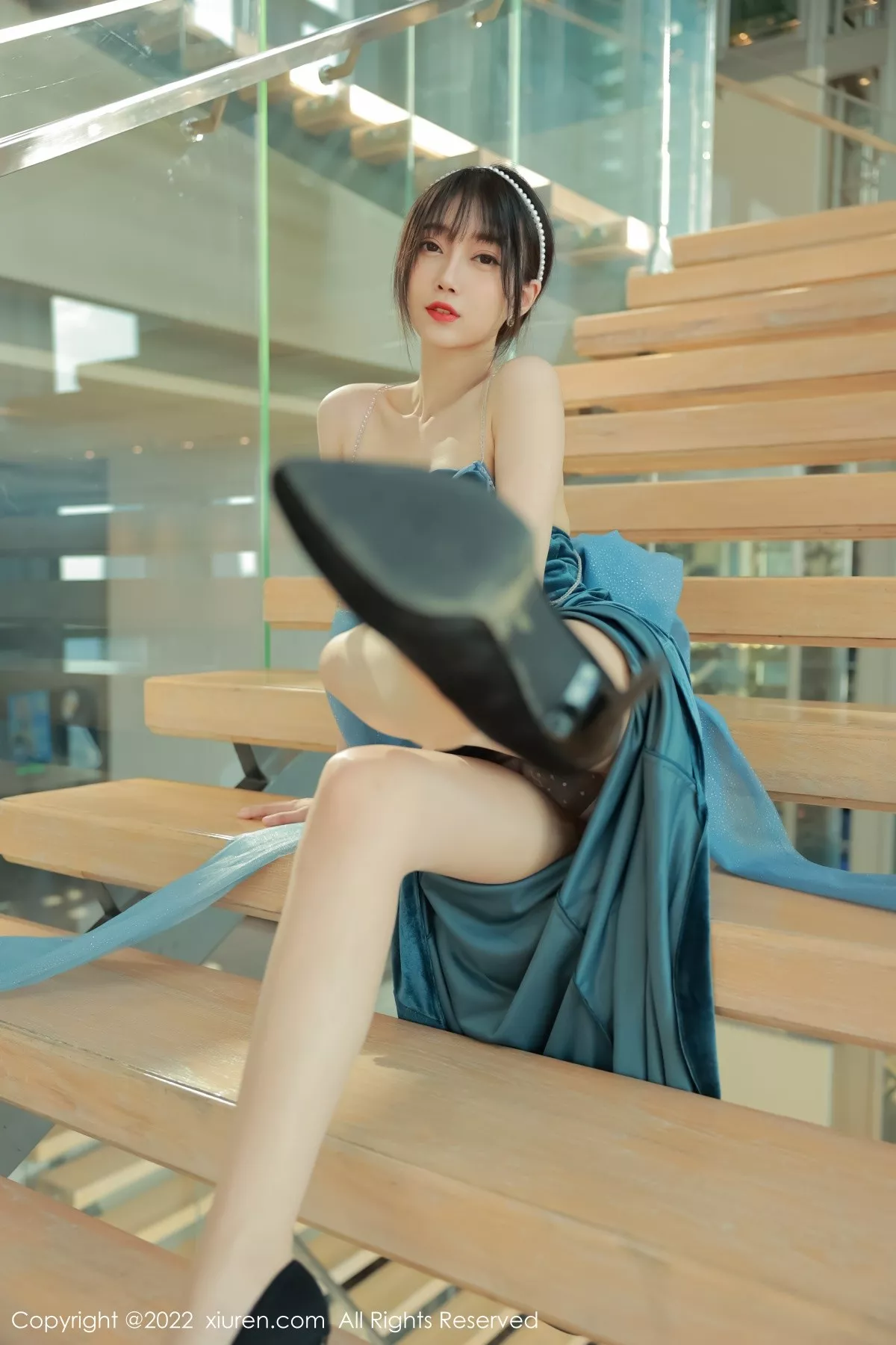 秀人集.com_[XiuRen秀人网]No.5493_模特玥儿玥er香格里拉旅拍暗绿色吊带长裙秀完美身材诱惑写真59P