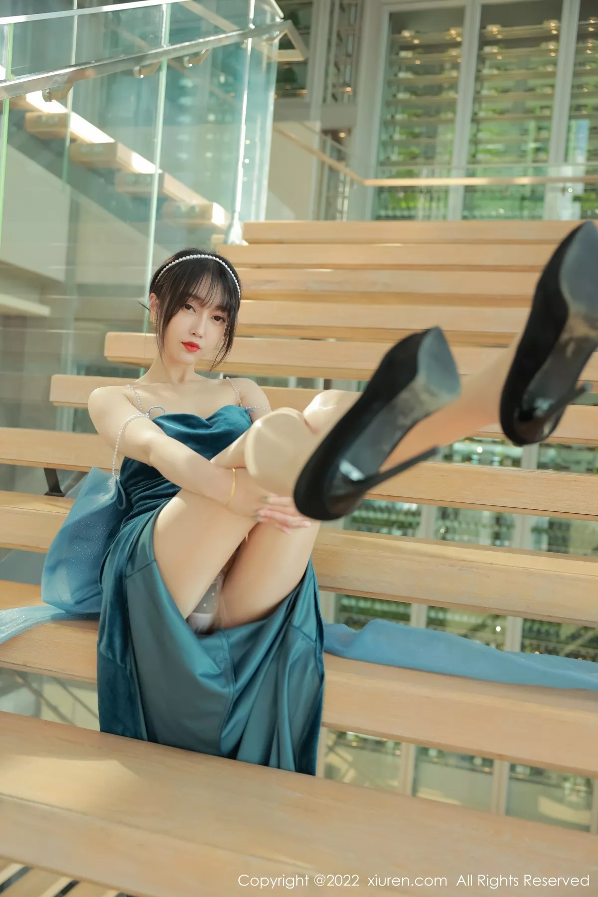 秀人集.com_[XiuRen秀人网]No.5493_模特玥儿玥er香格里拉旅拍暗绿色吊带长裙秀完美身材诱惑写真59P