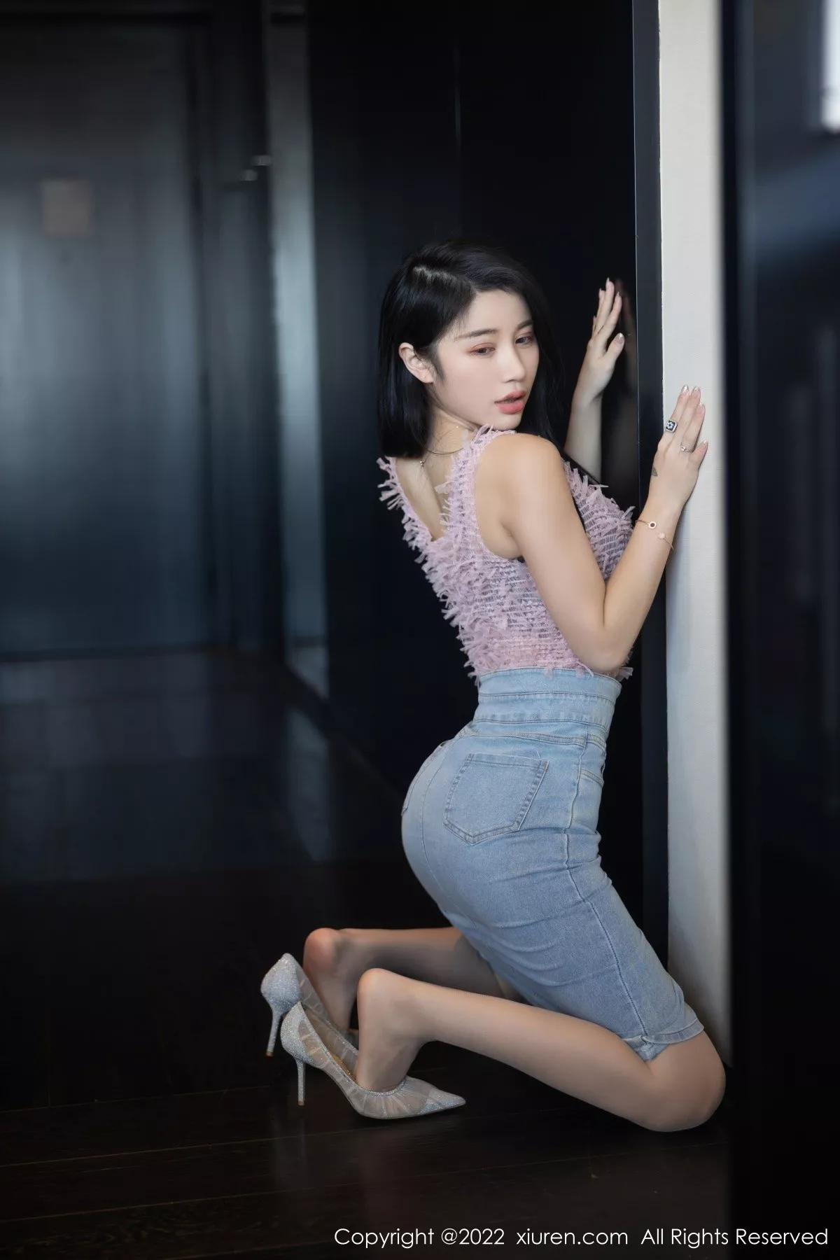 秀人集.com_[XiuRen秀人网]No.5489_模特美七Mia西双版纳旅拍私房半脱露黑色蕾丝内衣惹火诱惑写真97P