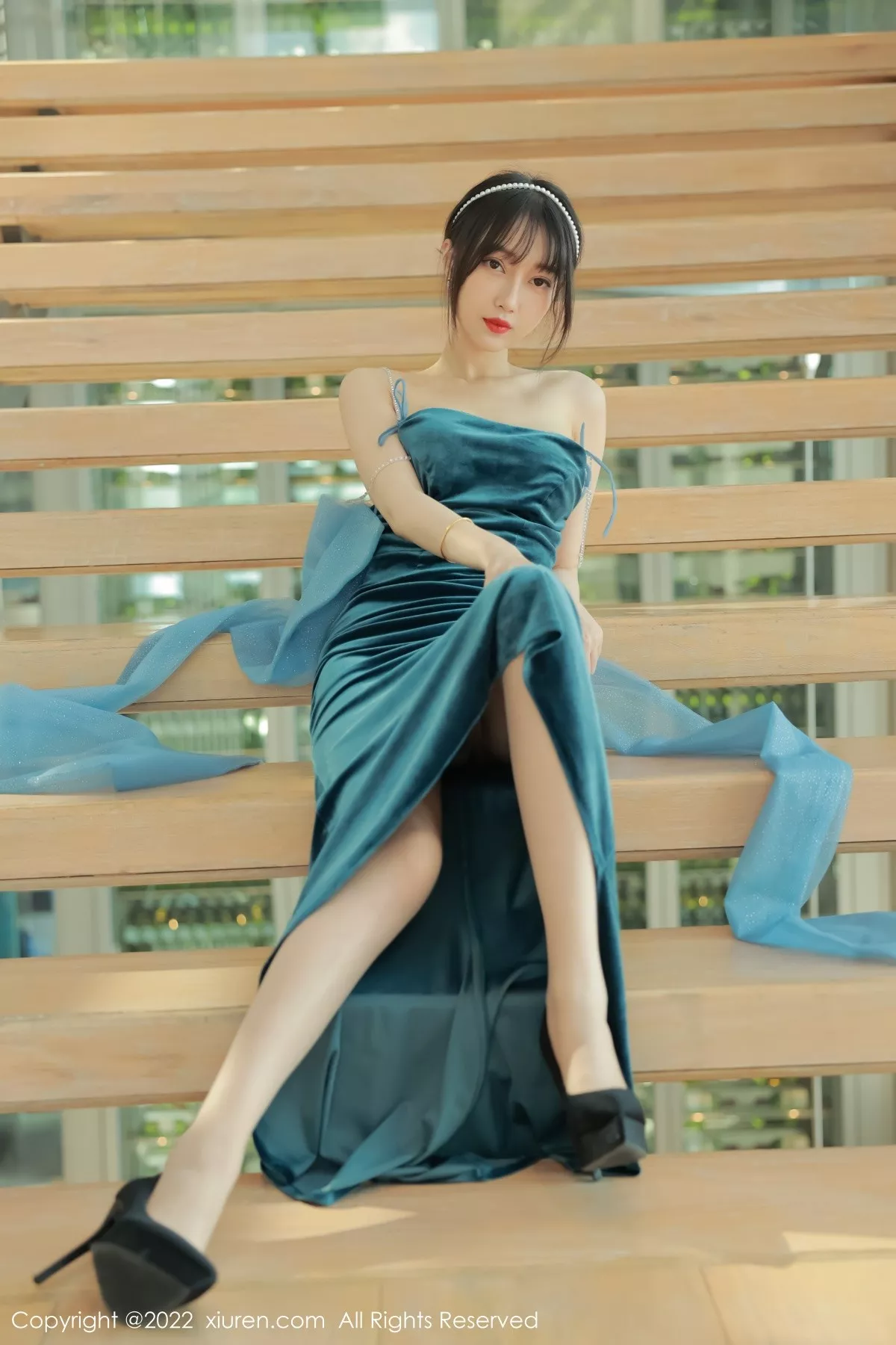 秀人集.com_[XiuRen秀人网]No.5493_模特玥儿玥er香格里拉旅拍暗绿色吊带长裙秀完美身材诱惑写真59P