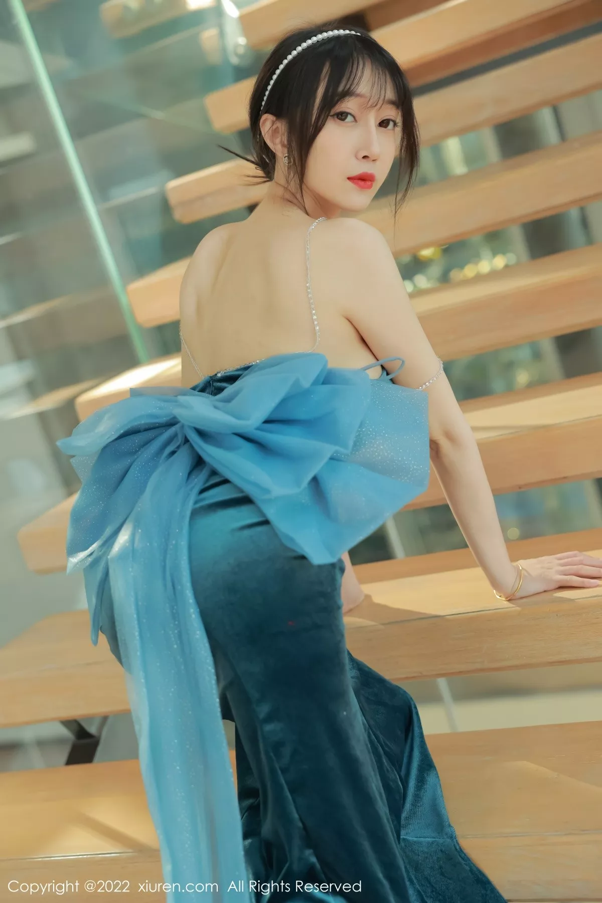 秀人集.com_[XiuRen秀人网]No.5493_模特玥儿玥er香格里拉旅拍暗绿色吊带长裙秀完美身材诱惑写真59P