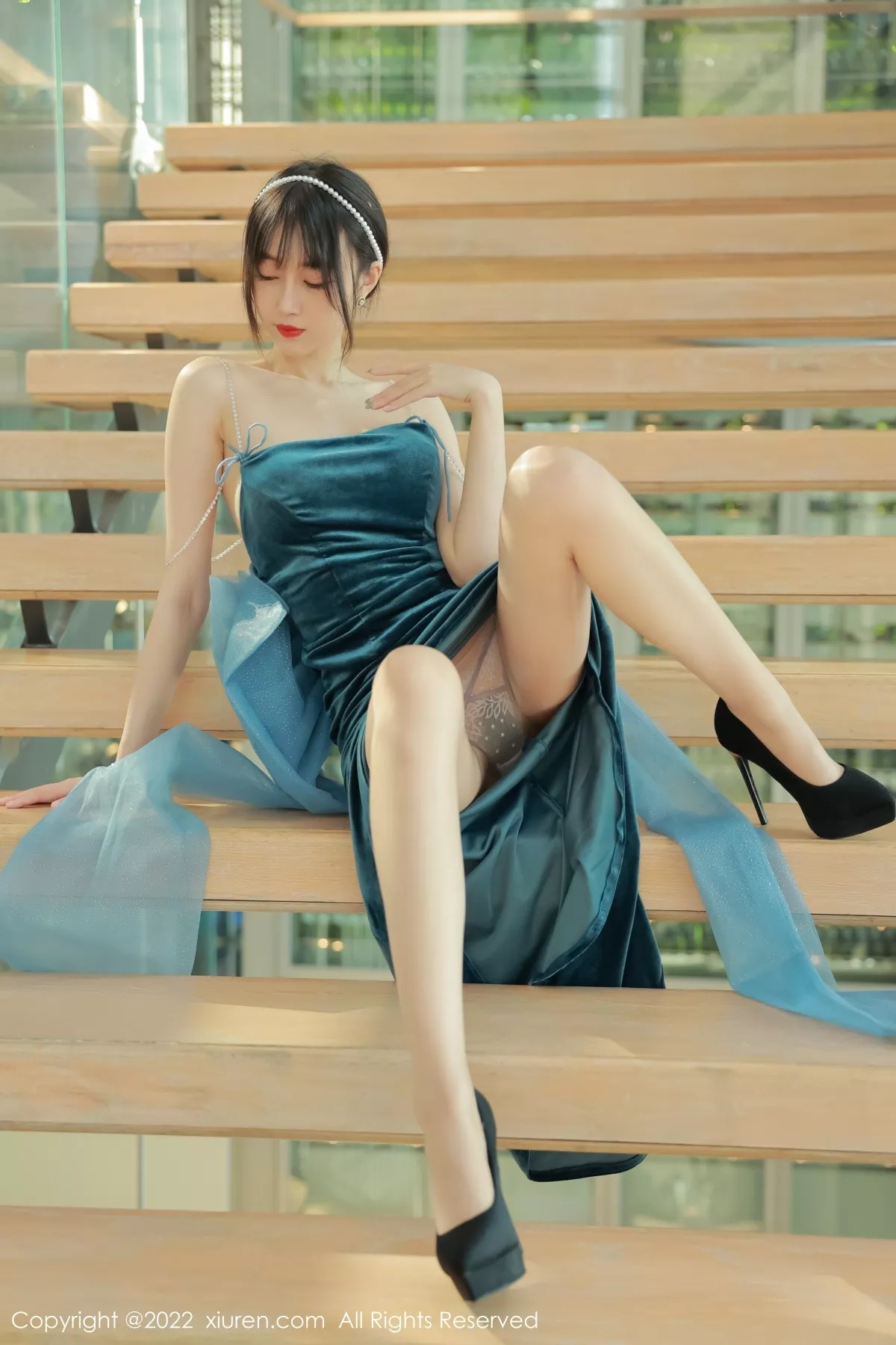 秀人集.com_[XiuRen秀人网]No.5493_模特玥儿玥er香格里拉旅拍暗绿色吊带长裙秀完美身材诱惑写真59P