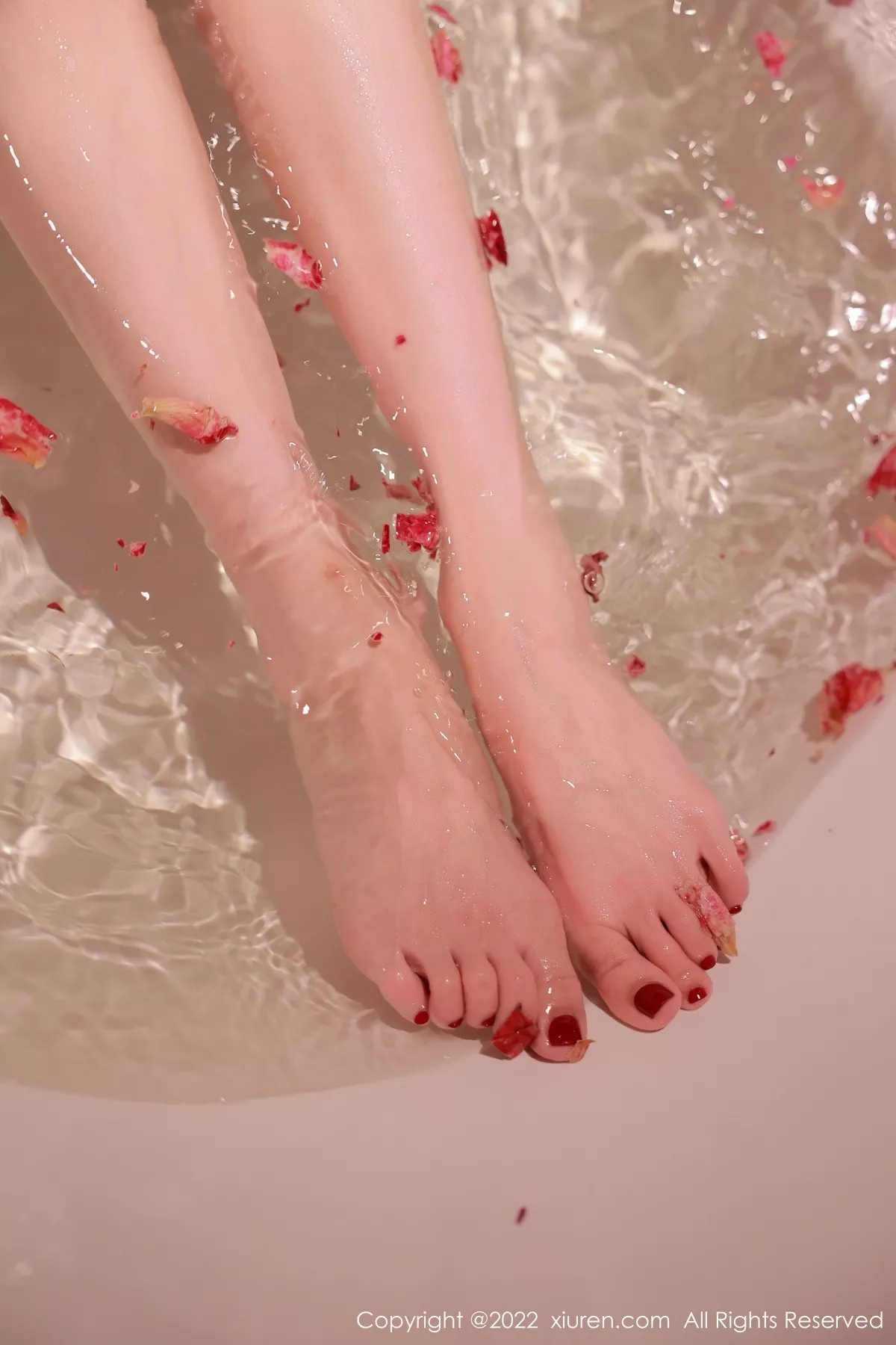 秀人集.com_[XiuRen秀人网]No.5496_模特tina_甜仔浴缸场景红色轻透网纱外衣秀凹凸身材迷人诱惑写真50P