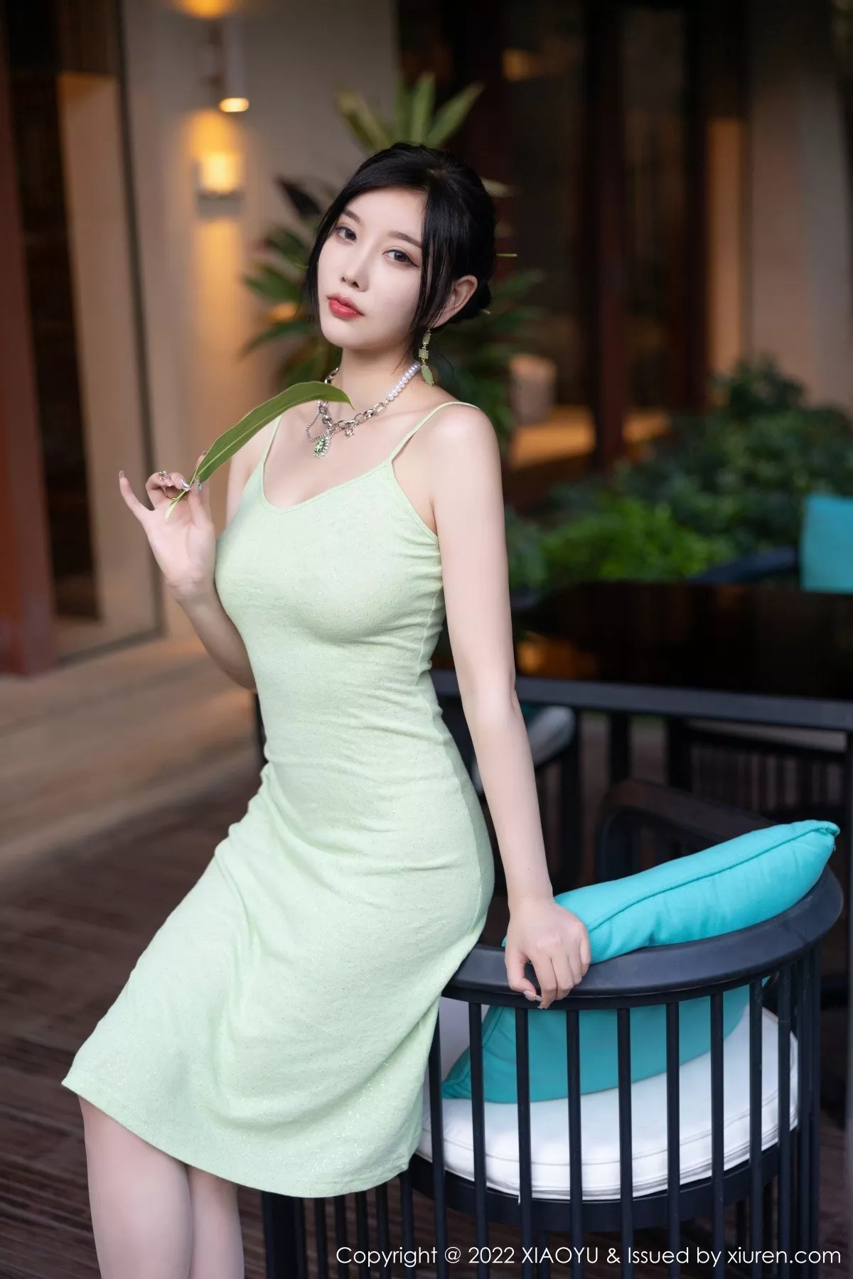 秀人集.com_[XiaoYu画语界]Vol.851_女神杨晨晨Yome白色露肩连衣裙+淡绿吊带裙秀完美身材诱惑写真80P