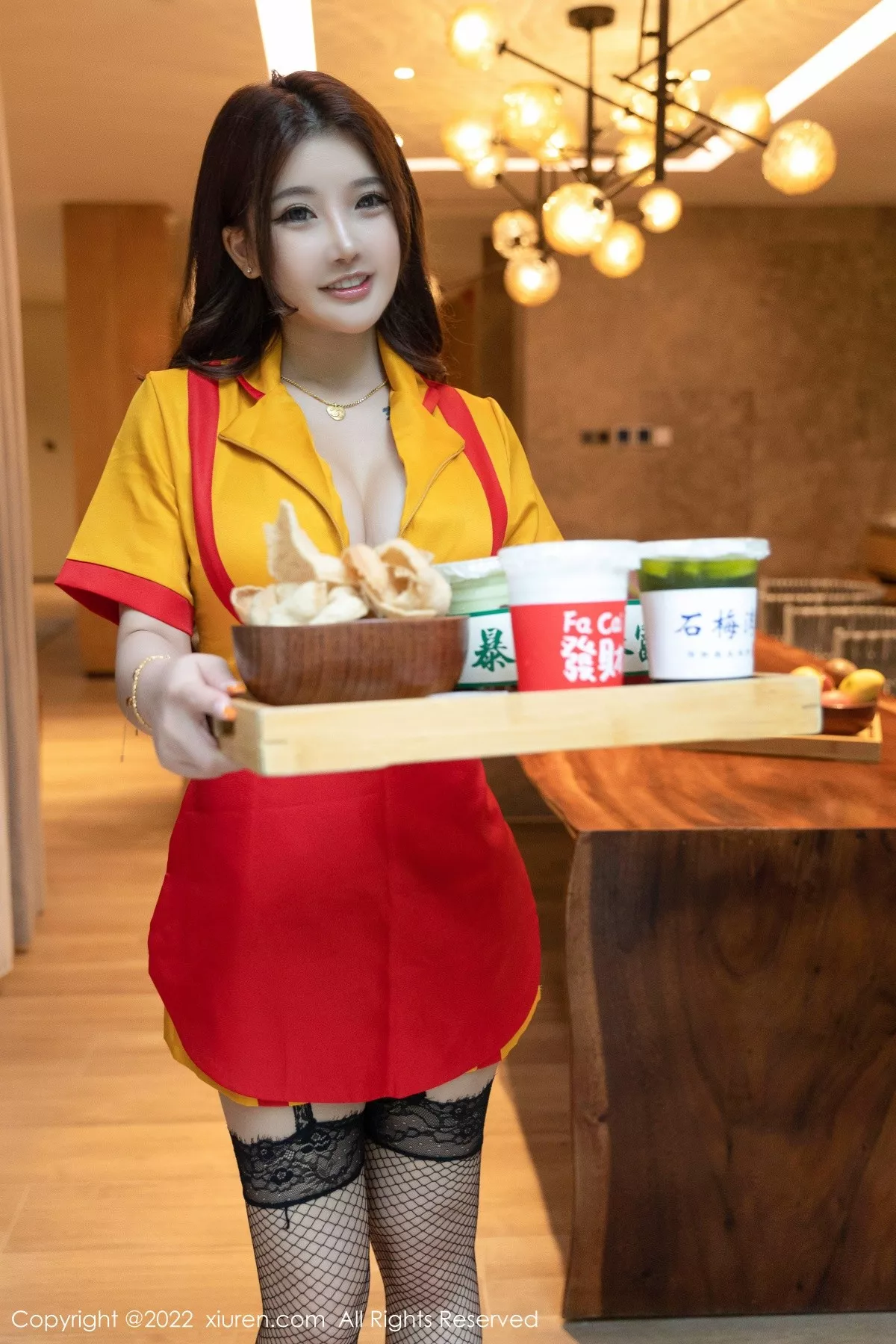 秀人集.com_[XiuRen秀人网]No.5509_模特小海臀Rena海南旅拍服务员制服秀丰满身材撩人诱惑写真56P