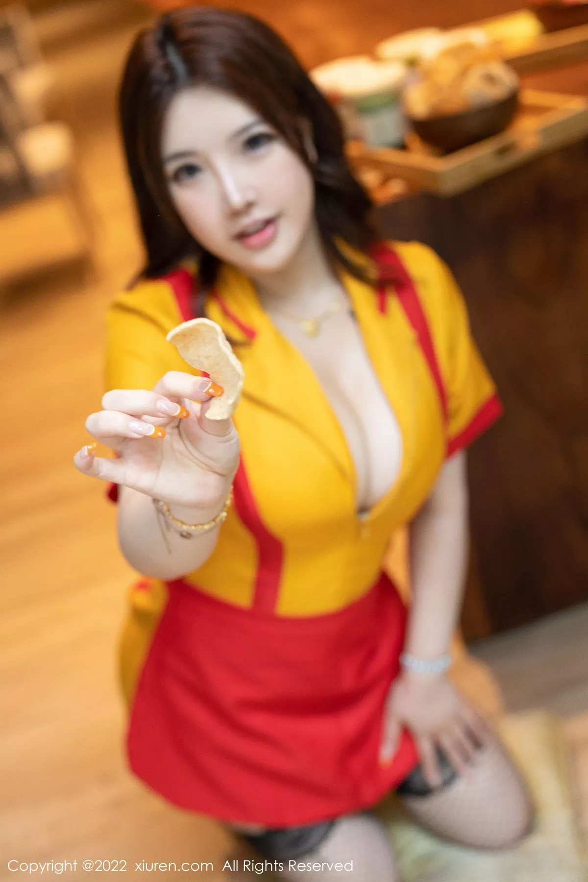 秀人集.com_[XiuRen秀人网]No.5509_模特小海臀Rena海南旅拍服务员制服秀丰满身材撩人诱惑写真56P