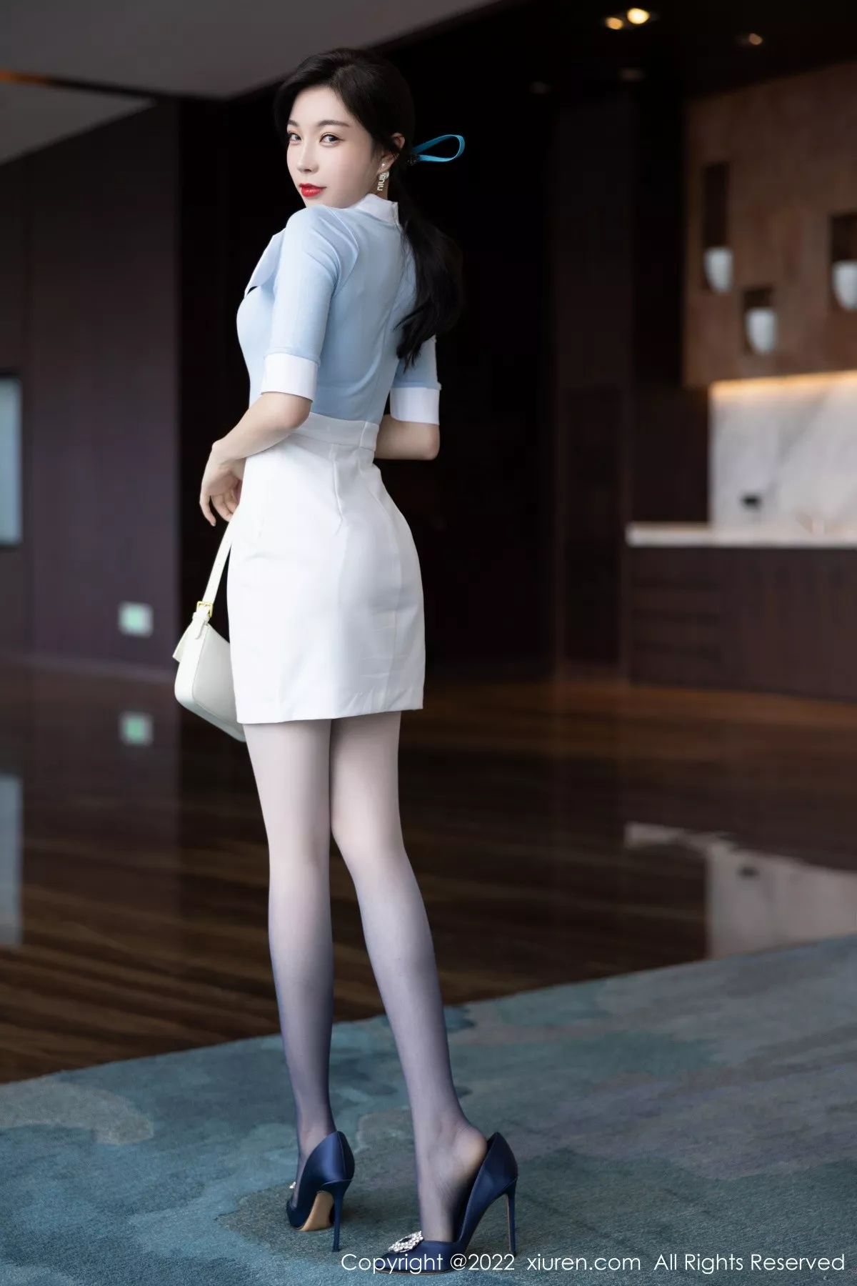 秀人集.com_[XiuRen秀人网]No.5643_女神徐莉芝Booty淡蓝上衣配白短裙露诱人变色丝袜迷人诱惑写真85P