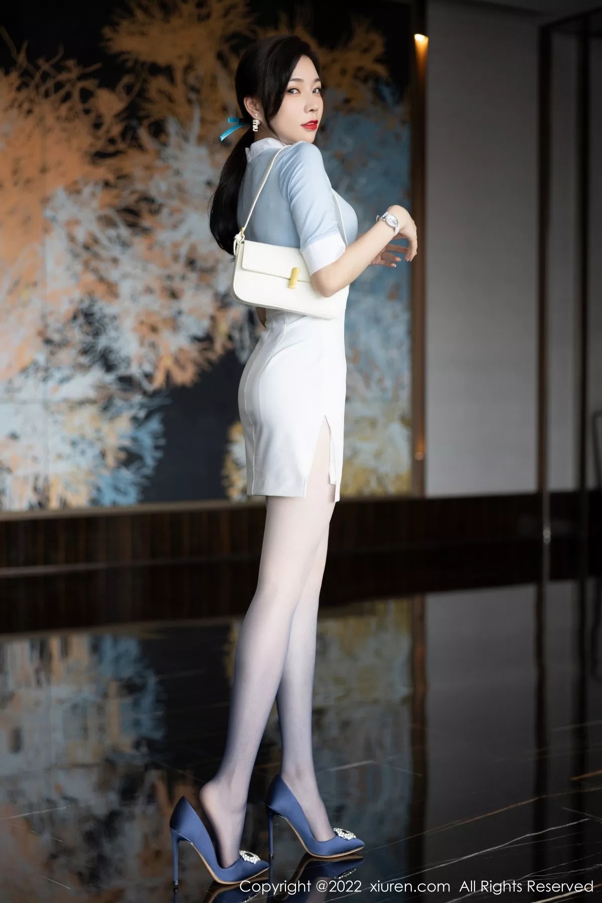 秀人集.com_[XiuRen秀人网]No.5643_女神徐莉芝Booty淡蓝上衣配白短裙露诱人变色丝袜迷人诱惑写真85P