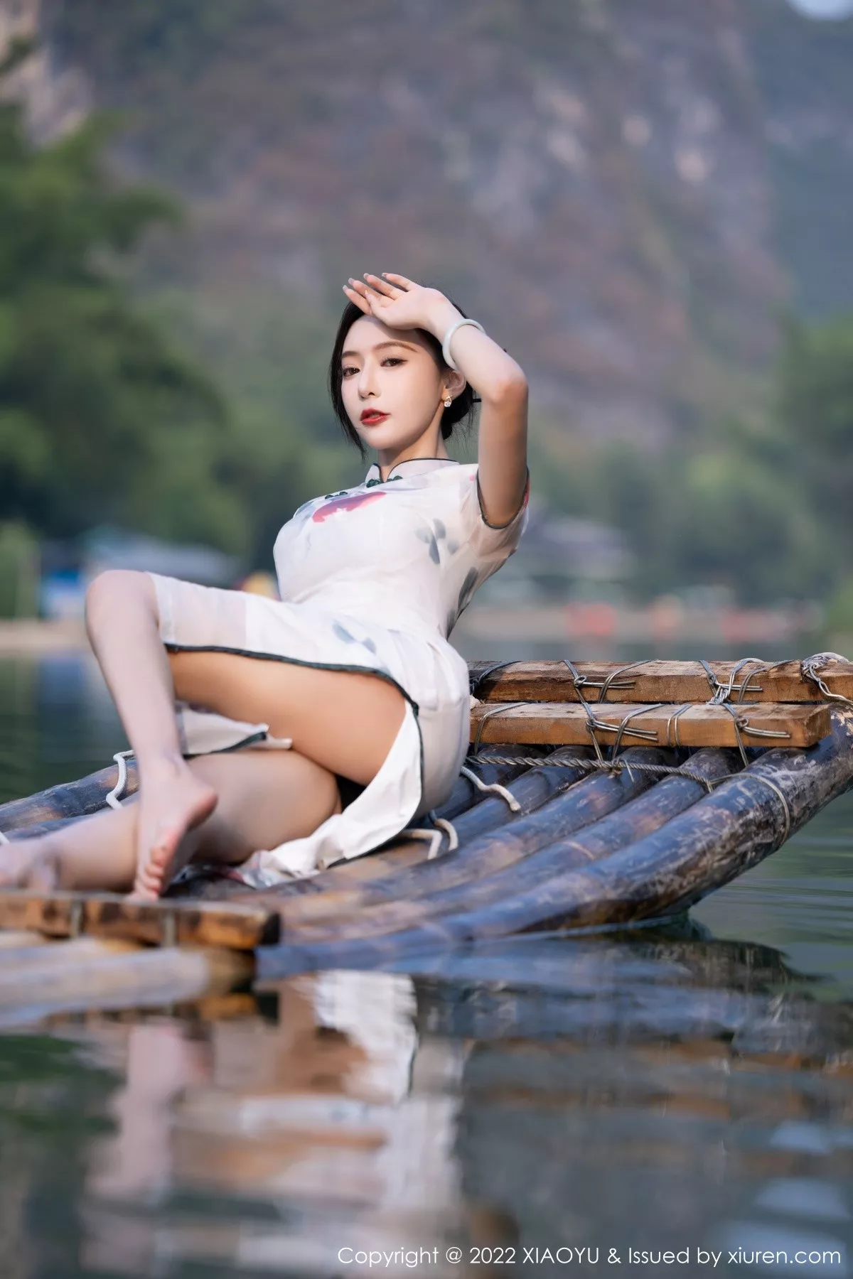 秀人集.com_[XiaoYu画语界]Vol.872_女神王馨瑶杭州旅拍脱旗袍露蓝灰色蕾丝内衣超薄肉丝诱惑写真83P