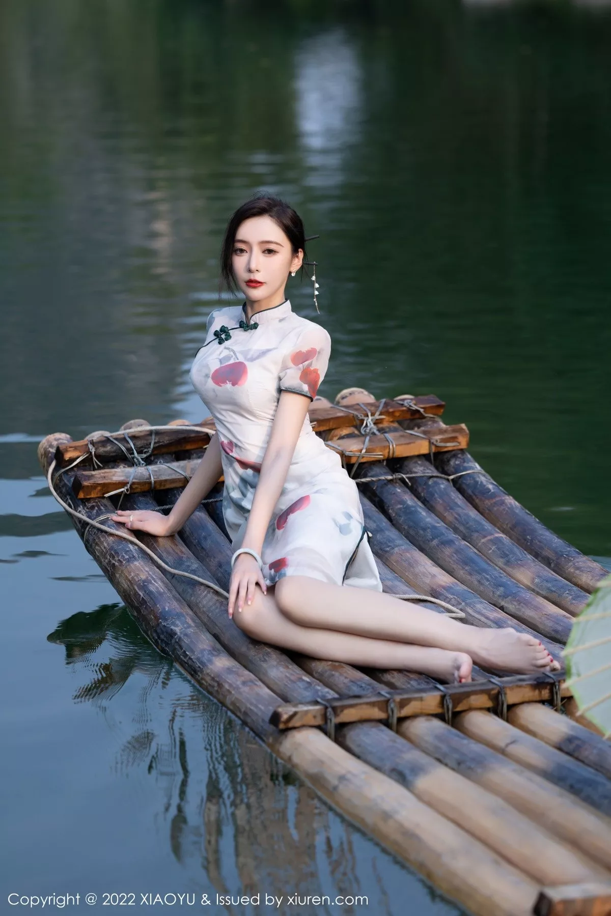 秀人集.com_[XiaoYu画语界]Vol.872_女神王馨瑶杭州旅拍脱旗袍露蓝灰色蕾丝内衣超薄肉丝诱惑写真83P