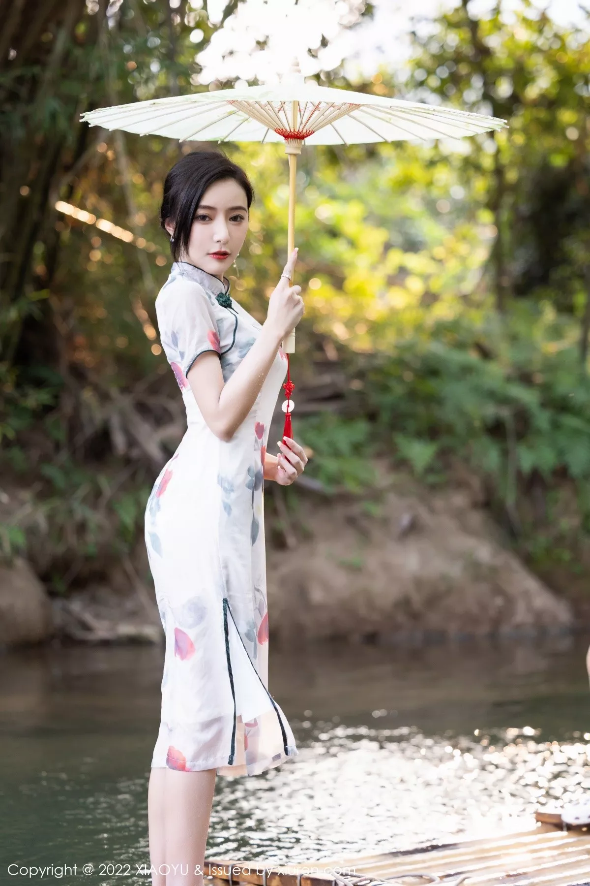 秀人集.com_[XiaoYu画语界]Vol.872_女神王馨瑶杭州旅拍脱旗袍露蓝灰色蕾丝内衣超薄肉丝诱惑写真83P