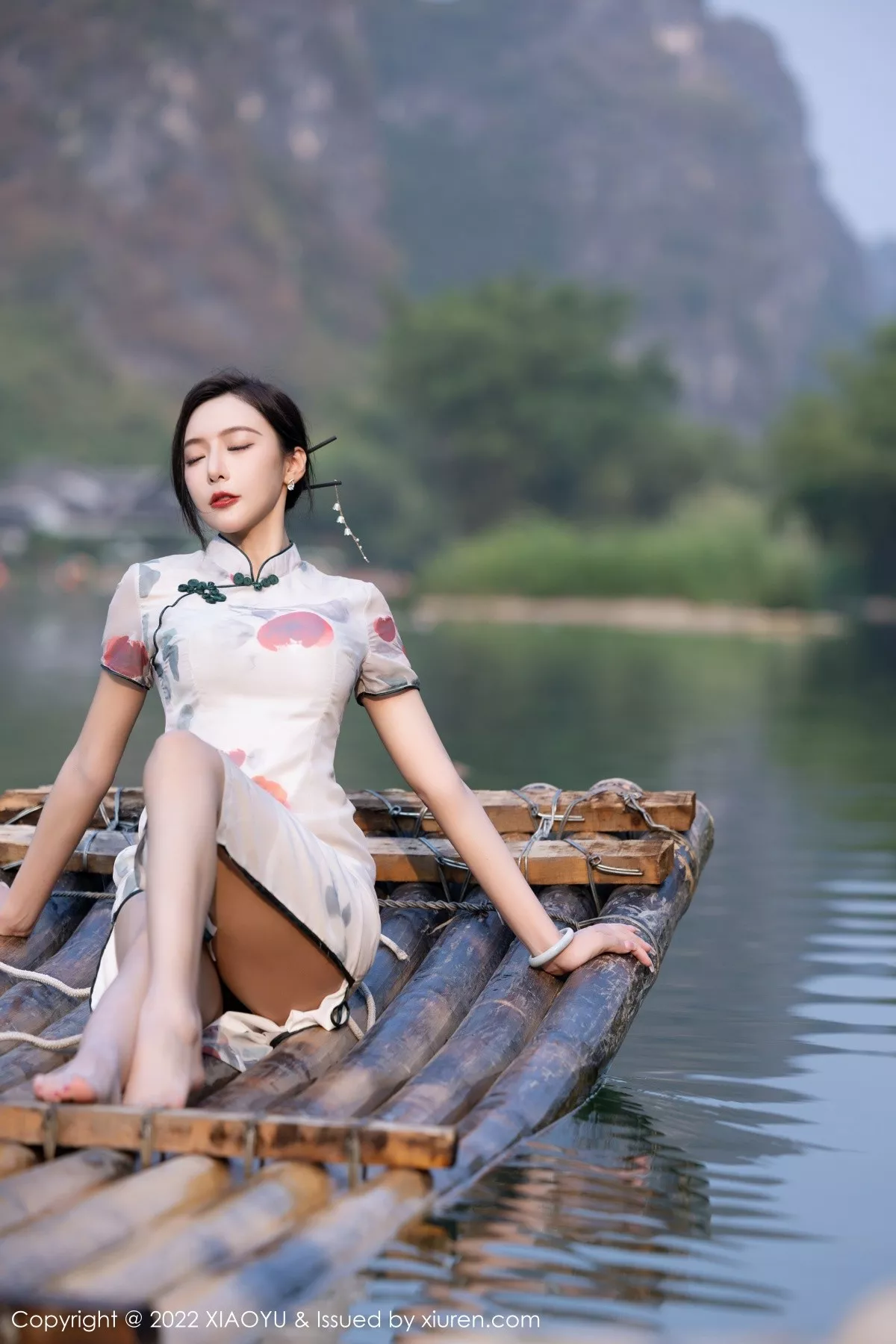 秀人集.com_[XiaoYu画语界]Vol.872_女神王馨瑶杭州旅拍脱旗袍露蓝灰色蕾丝内衣超薄肉丝诱惑写真83P