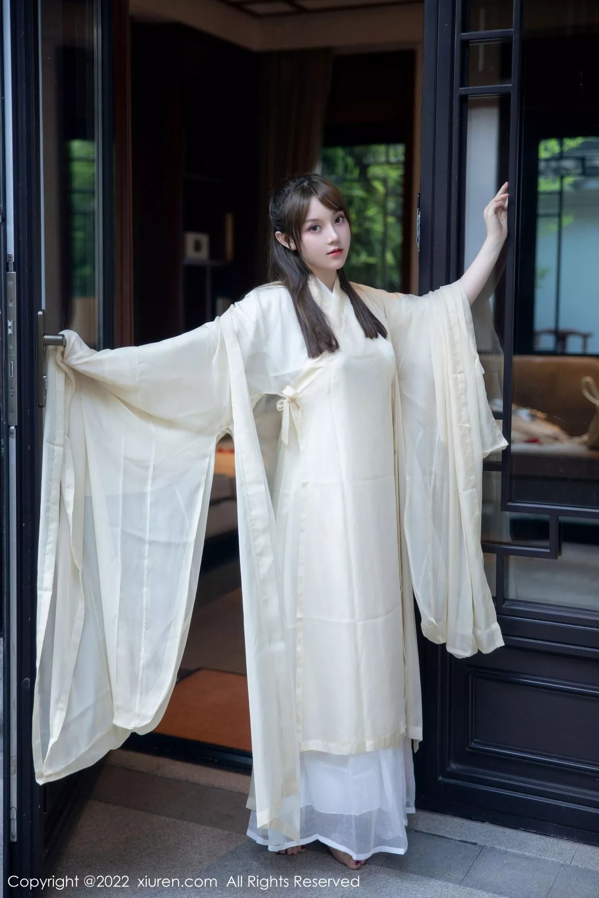 秀人集.com_[XiuRen秀人网]No.5653_模特豆瓣酱私房性感白色古装服饰半脱露白嫩豪乳惹火诱惑写真77P