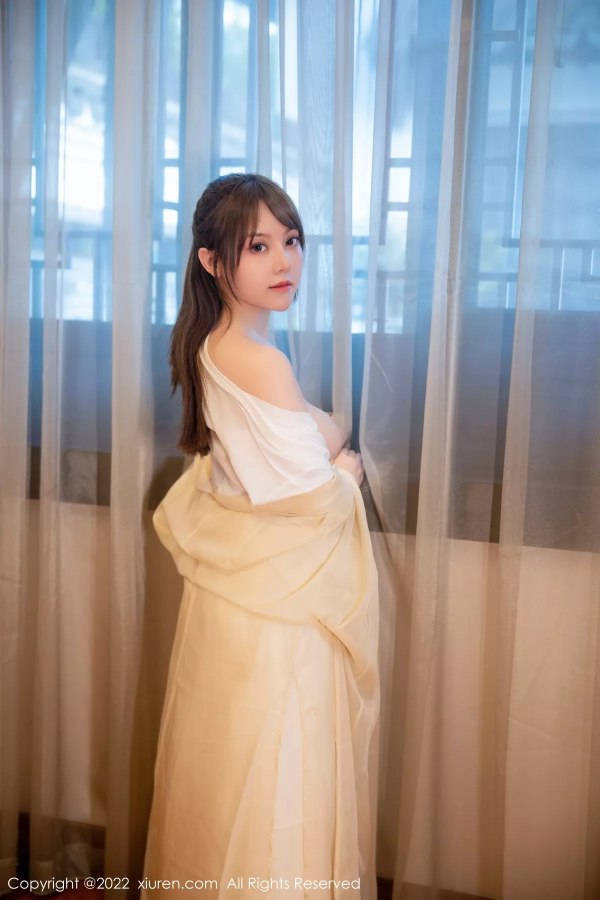 秀人集.com_[XiuRen秀人网]No.5653_模特豆瓣酱私房性感白色古装服饰半脱露白嫩豪乳惹火诱惑写真77P