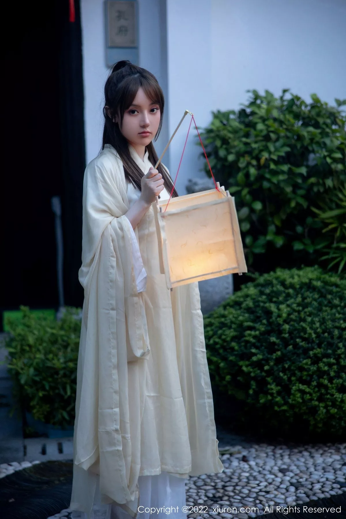 秀人集.com_[XiuRen秀人网]No.5653_模特豆瓣酱私房性感白色古装服饰半脱露白嫩豪乳惹火诱惑写真77P