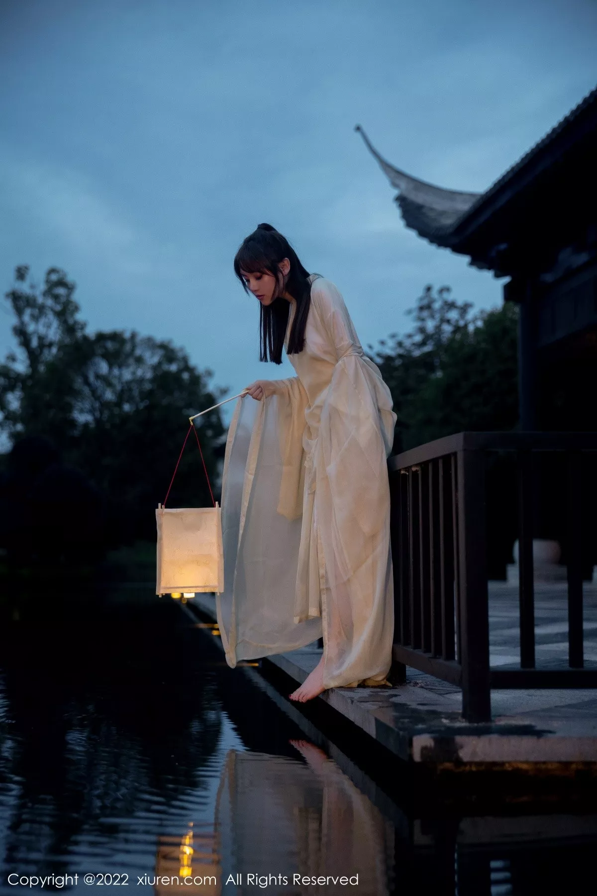 秀人集.com_[XiuRen秀人网]No.5653_模特豆瓣酱私房性感白色古装服饰半脱露白嫩豪乳惹火诱惑写真77P