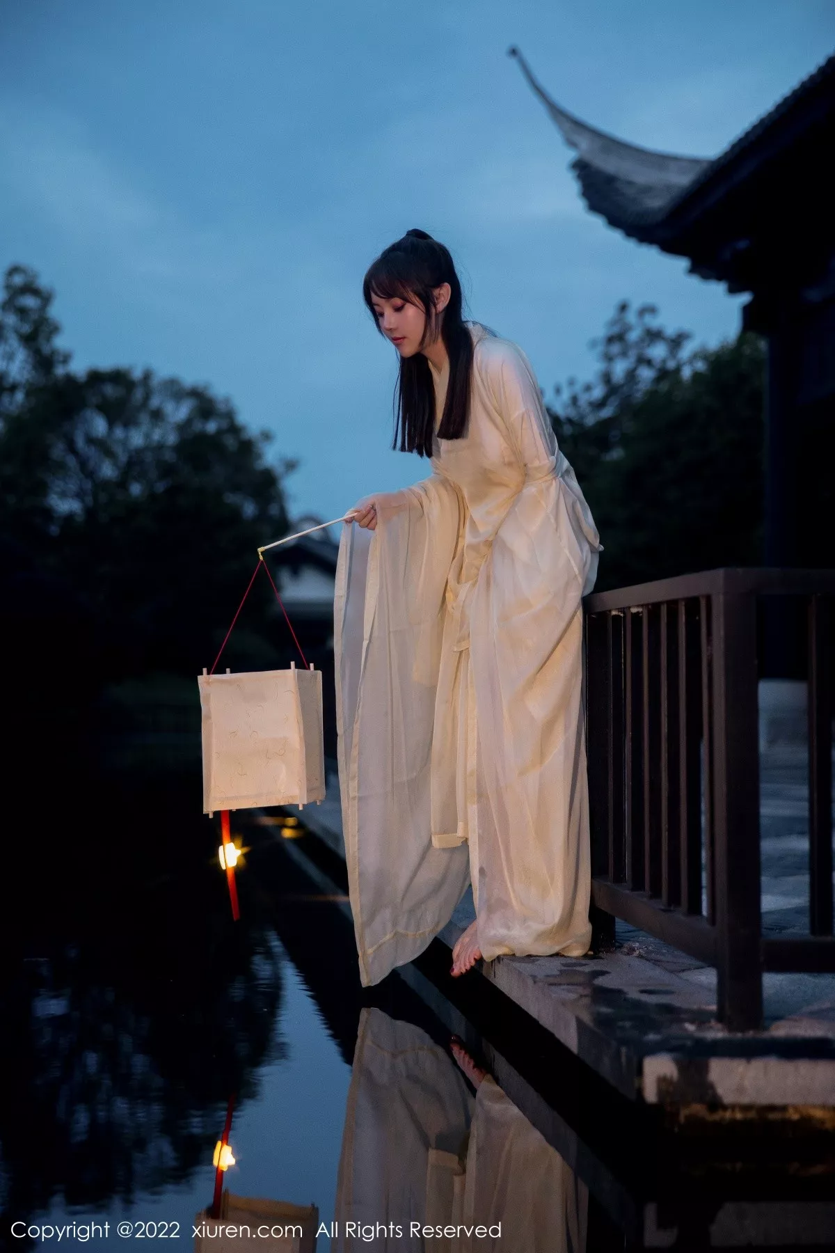 秀人集.com_[XiuRen秀人网]No.5653_模特豆瓣酱私房性感白色古装服饰半脱露白嫩豪乳惹火诱惑写真77P