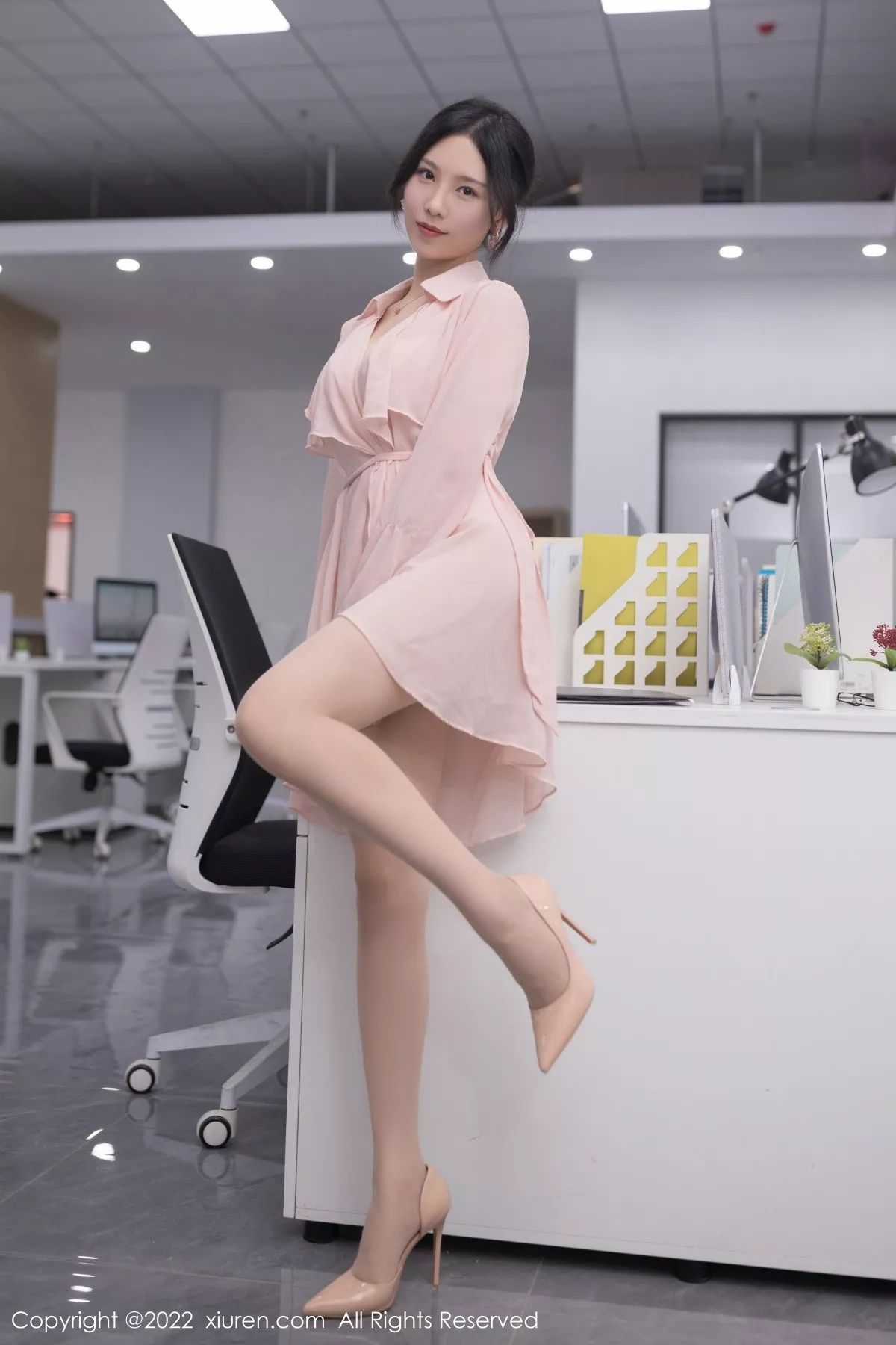 秀人集.com_[XiuRen秀人网]No.5657_模特利世职员装扮粉色薄透连衣裙露性感粉色蕾丝内衣诱惑写真77P