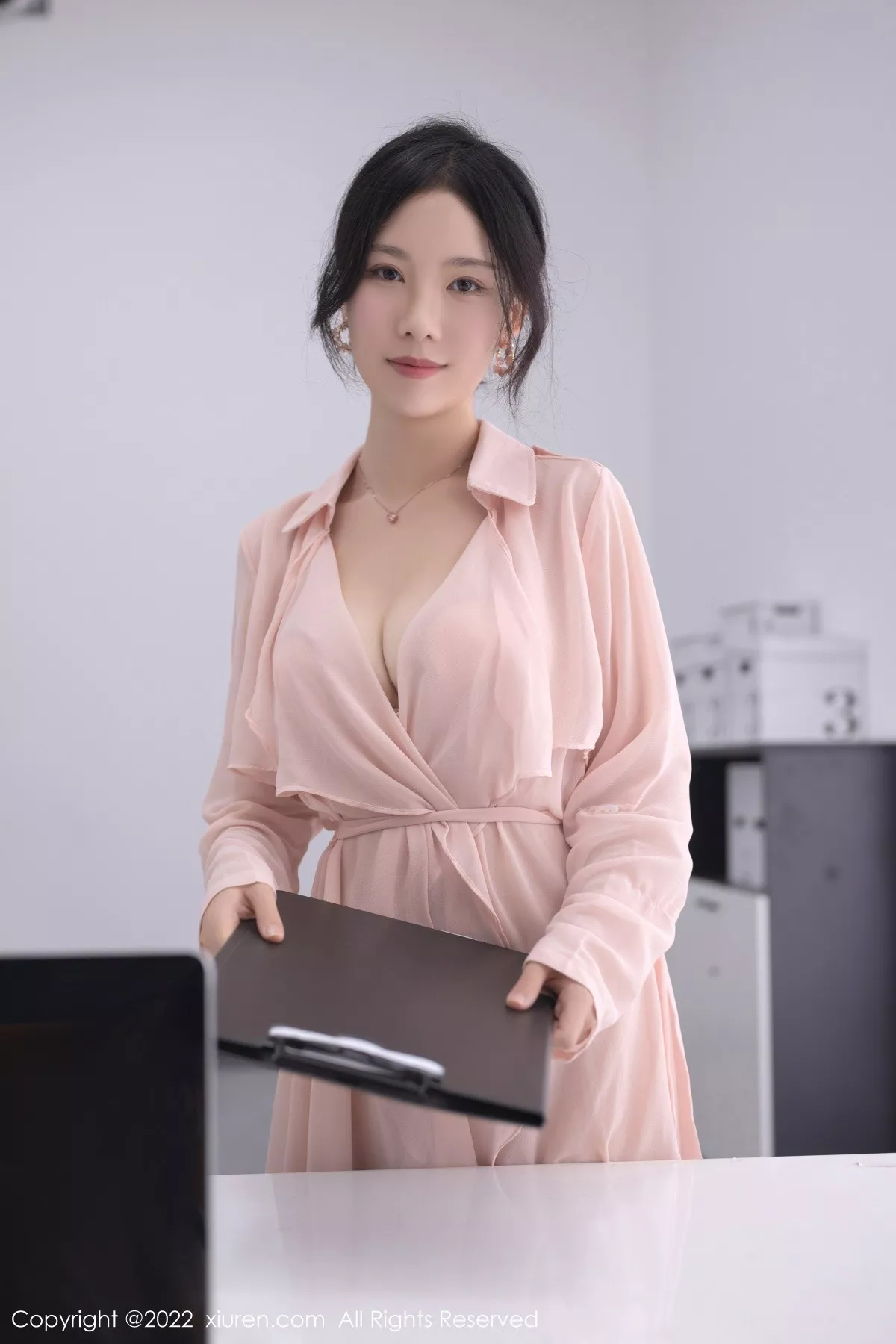 秀人集.com_[XiuRen秀人网]No.5657_模特利世职员装扮粉色薄透连衣裙露性感粉色蕾丝内衣诱惑写真77P