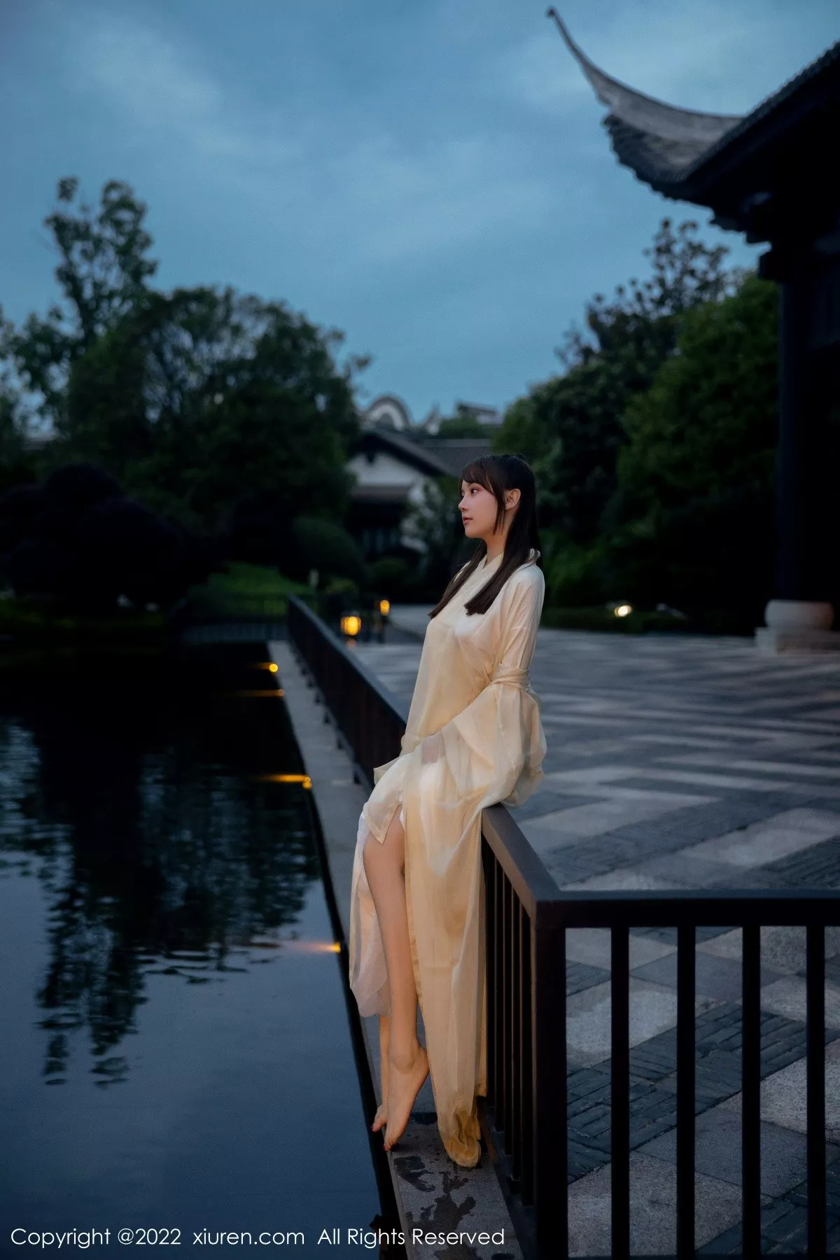 秀人集.com_[XiuRen秀人网]No.5653_模特豆瓣酱私房性感白色古装服饰半脱露白嫩豪乳惹火诱惑写真77P