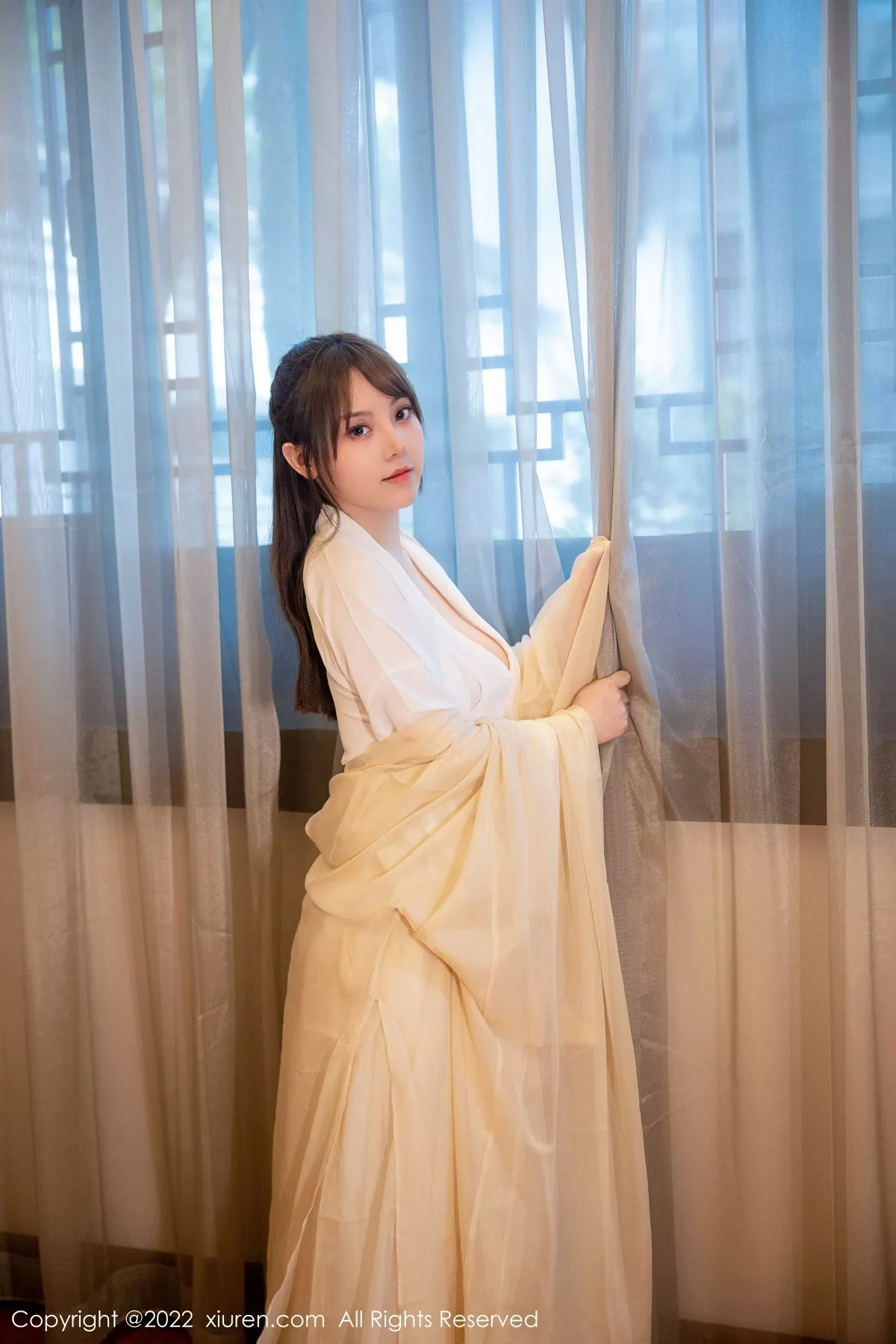 秀人集.com_[XiuRen秀人网]No.5653_模特豆瓣酱私房性感白色古装服饰半脱露白嫩豪乳惹火诱惑写真77P