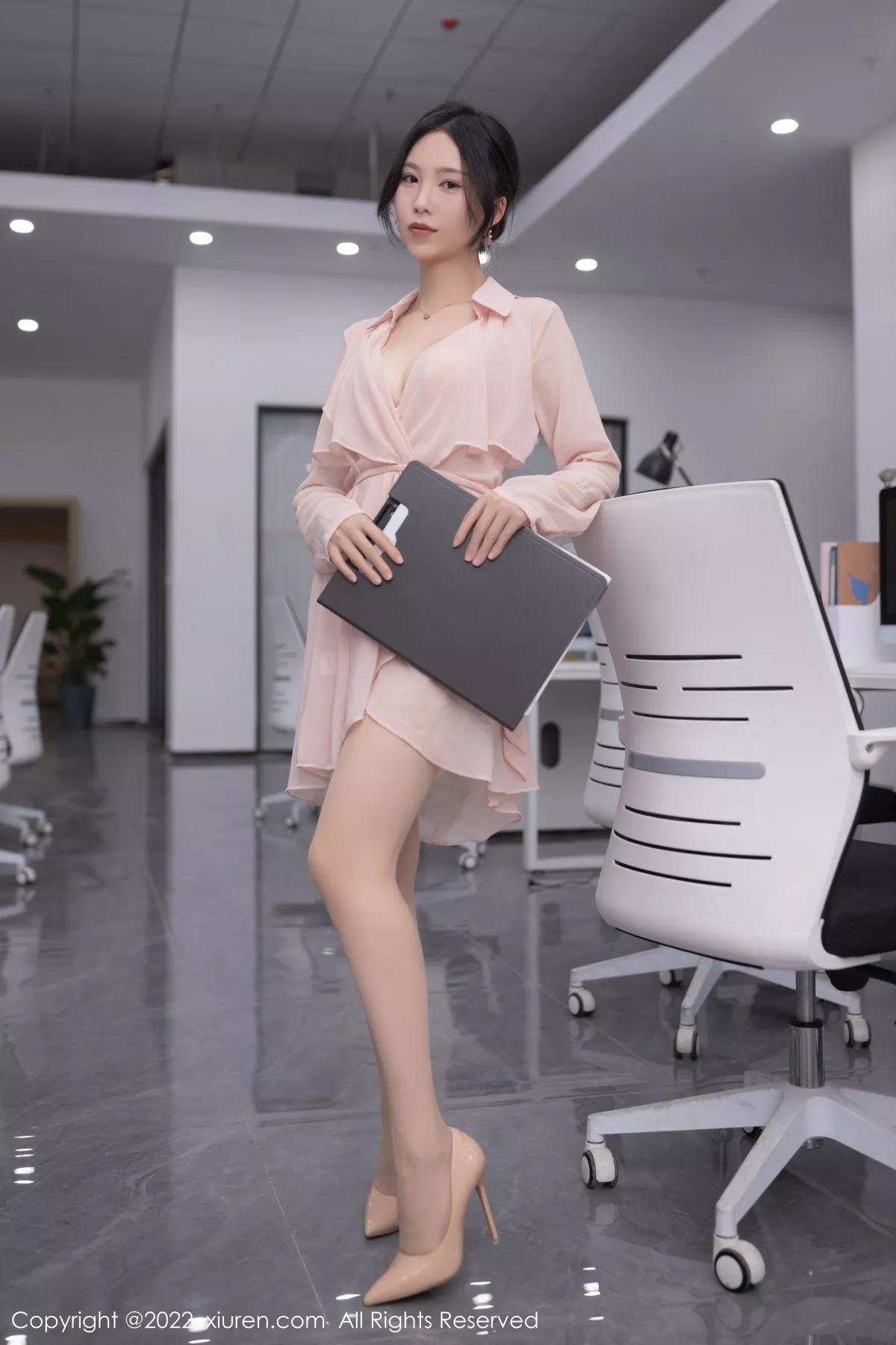 秀人集.com_[XiuRen秀人网]No.5657_模特利世职员装扮粉色薄透连衣裙露性感粉色蕾丝内衣诱惑写真77P