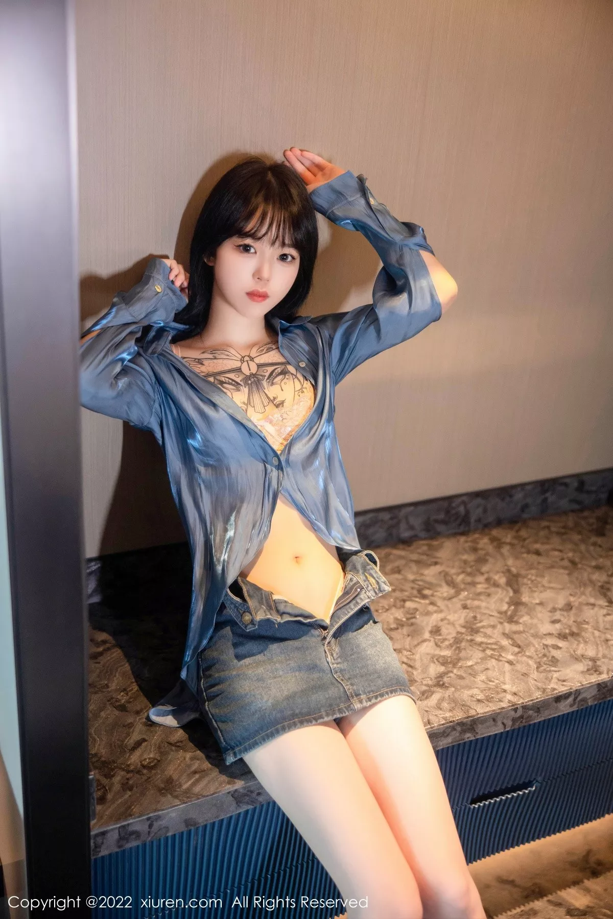 秀人集.com_[XiuRen秀人网]No.5662_模特奶瓶性感蓝色上衣配牛仔短裙半脱露浅色蕾丝内衣诱惑写真97P