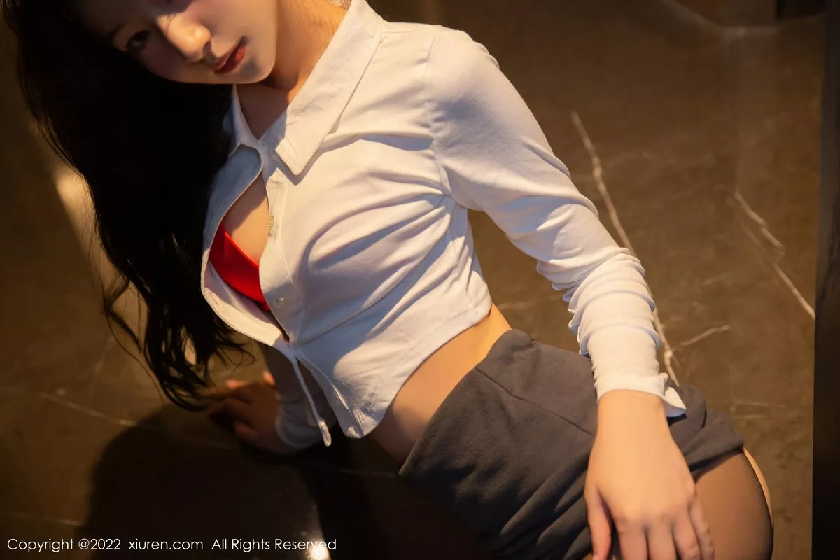 秀人集.com_[XiuRen秀人网]No.5661_模特熊小诺性感白T配黑短裙半脱露性感内衣开档黑丝诱惑写真79P