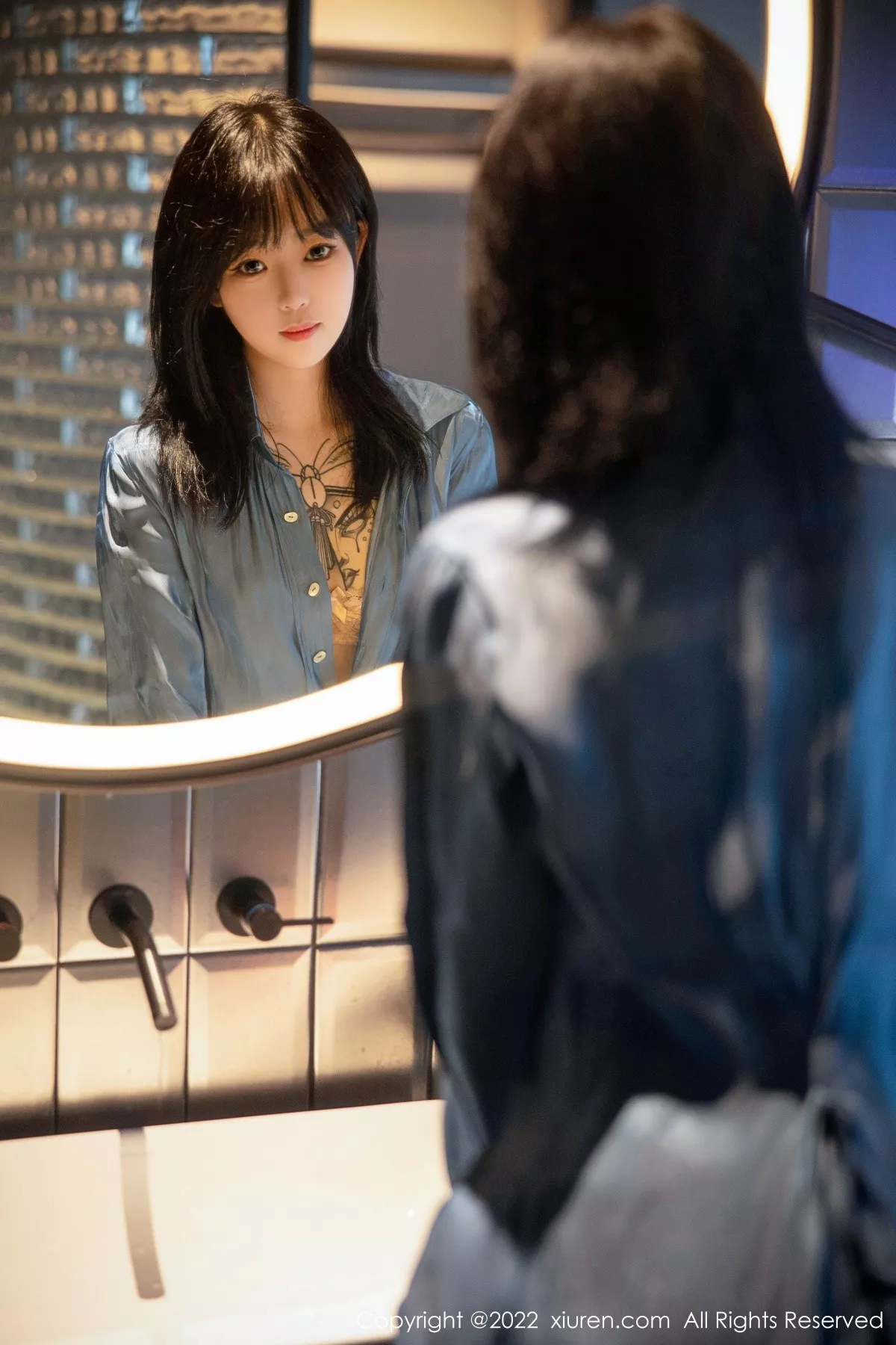 秀人集.com_[XiuRen秀人网]No.5662_模特奶瓶性感蓝色上衣配牛仔短裙半脱露浅色蕾丝内衣诱惑写真97P