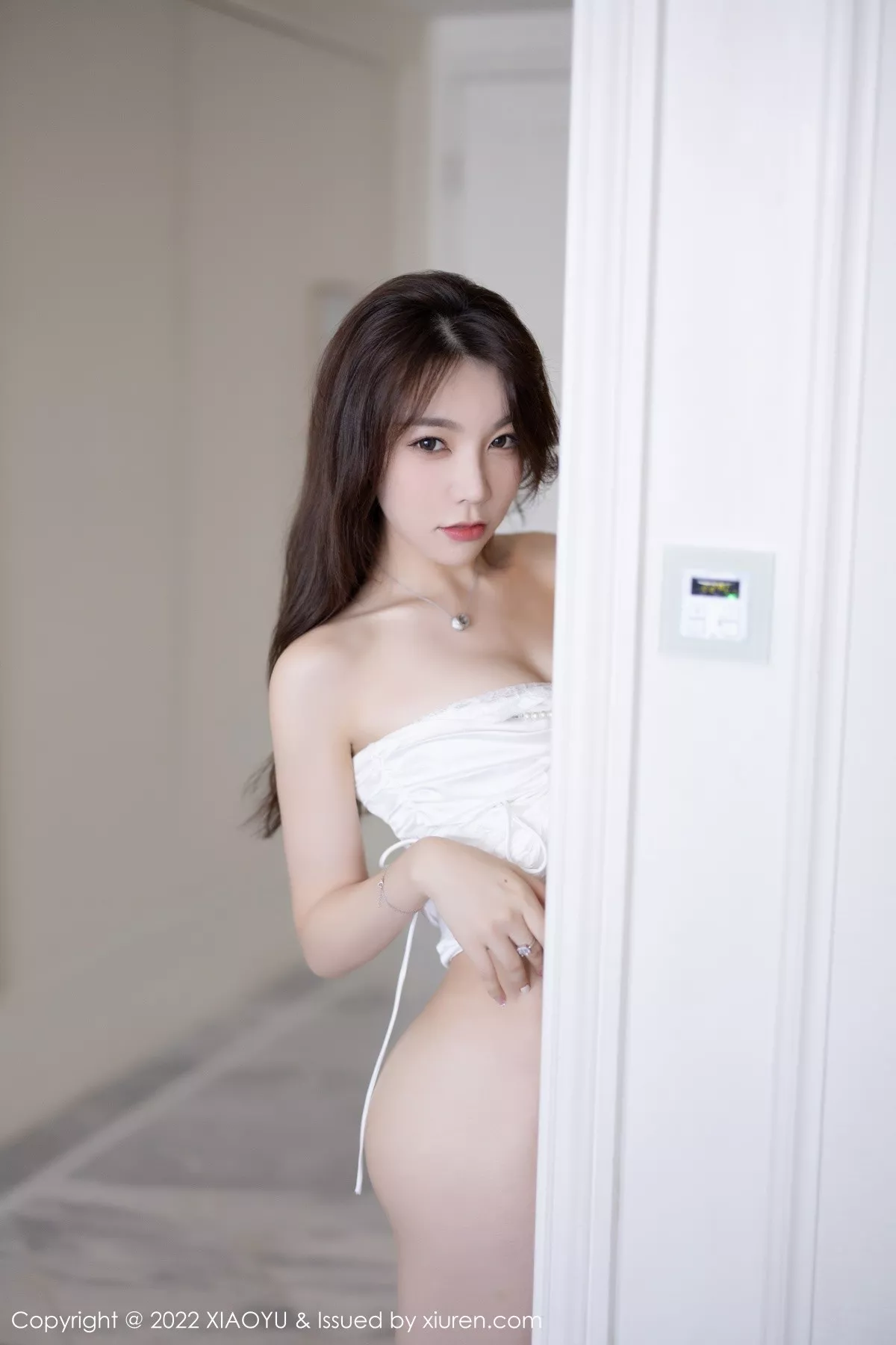 秀人集.com_[XiaoYu画语界]Vol.874_女神徐莉芝Booty白色露肩连衣短裙露性感轻透内衣撩人诱惑写真84P