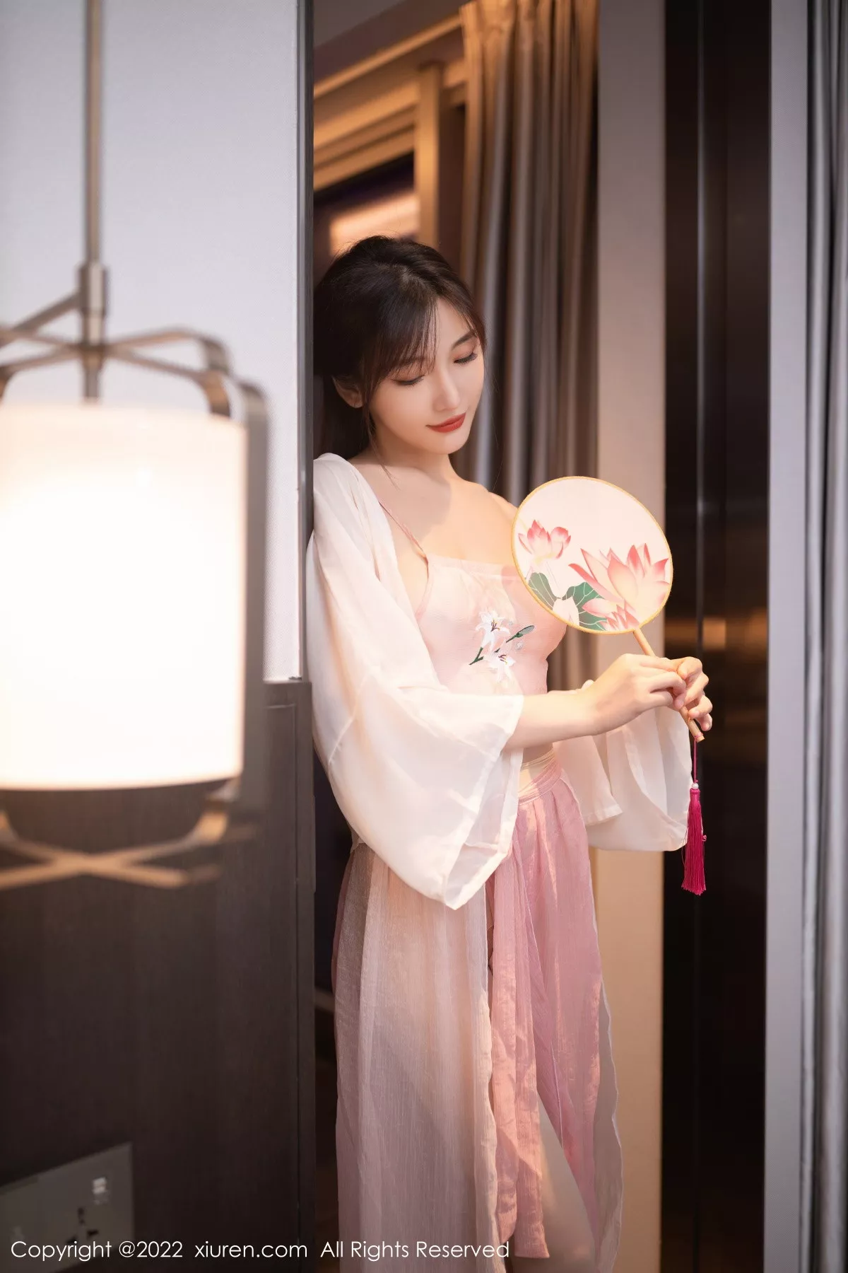 秀人集.com_[XiuRen秀人网]No.5666_模特陆萱萱性感粉色古装服配超薄肉丝秀完美身材撩人诱惑写真82P