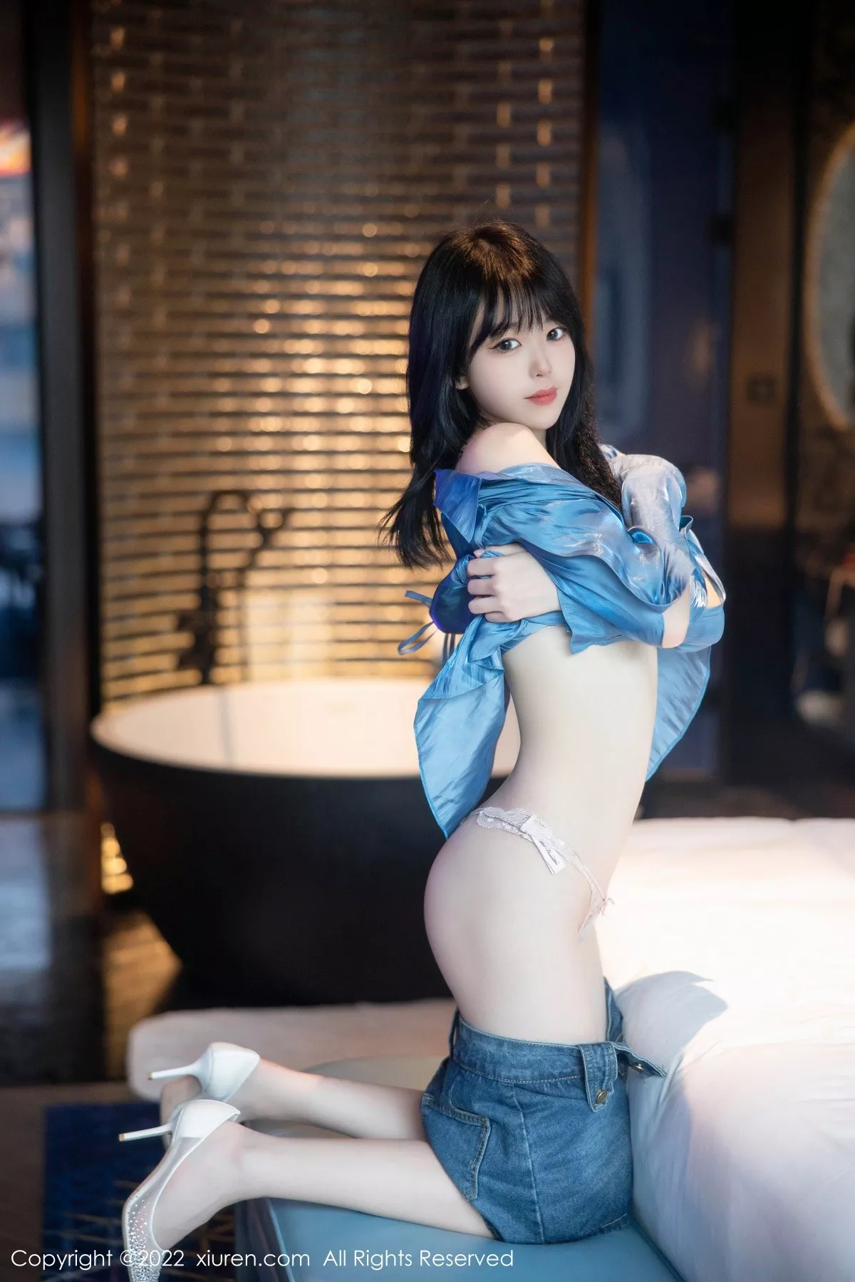 秀人集.com_[XiuRen秀人网]No.5662_模特奶瓶性感蓝色上衣配牛仔短裙半脱露浅色蕾丝内衣诱惑写真97P