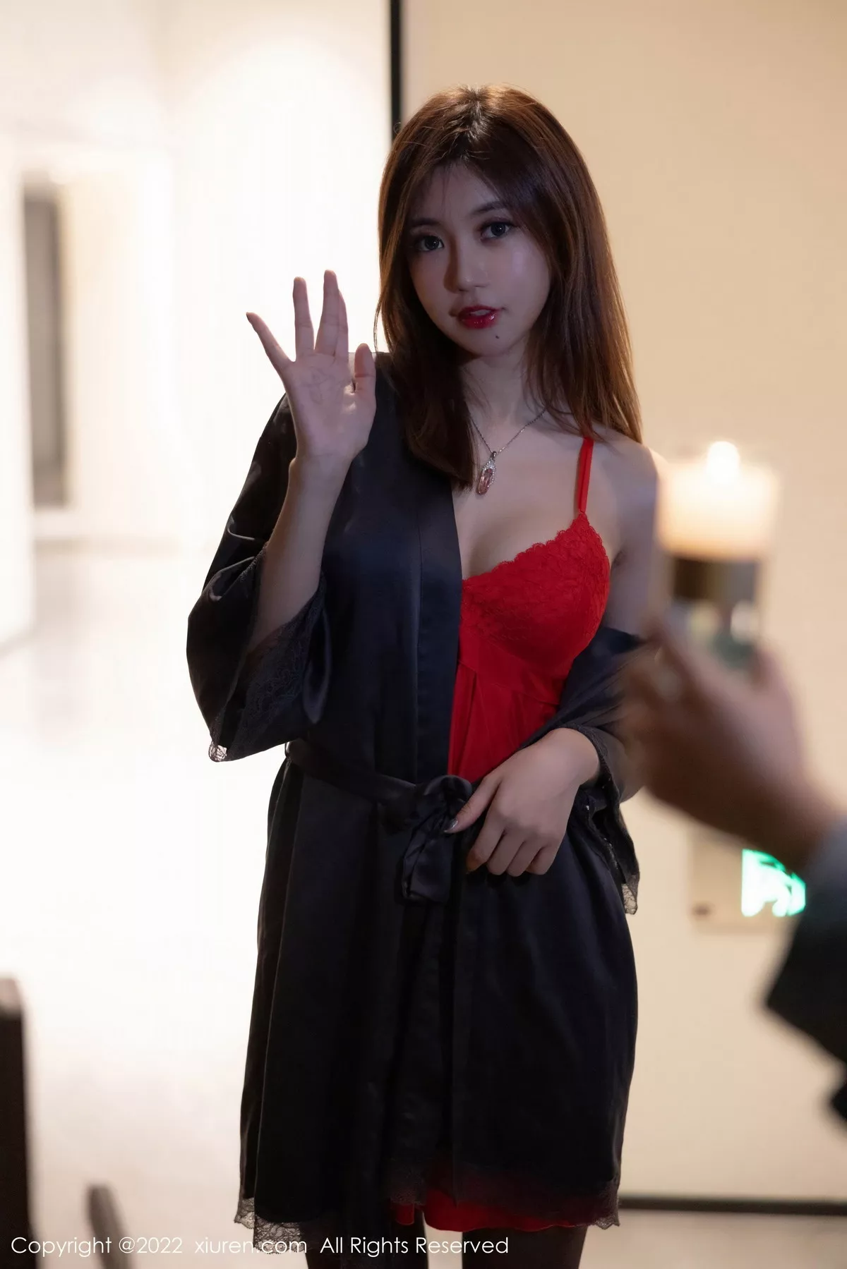 秀人集.com_[XiuRen秀人网]No.5671_女神绮里嘉ula心愿旅拍性感红色睡裙配超薄黑丝妩媚诱惑写真51P