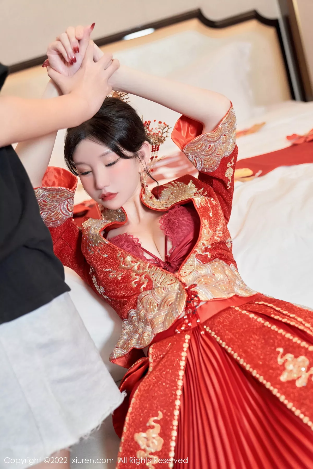 秀人集.com_[XiuRen秀人网]No.5675_女神周于希Sally私房脱新娘装露红色蕾丝内衣超薄肉丝诱惑写真80P