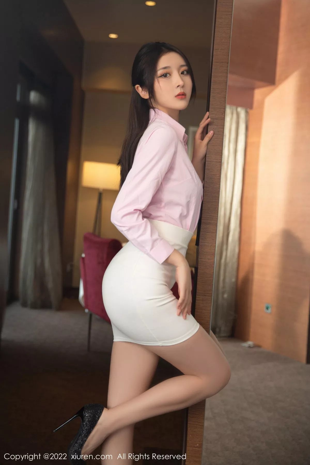 秀人集.com_[XiuRen秀人网]No.5667_模特夏甜甜粉色上衣配白短裙露黑色蕾丝内衣超薄肉丝诱惑写真72P