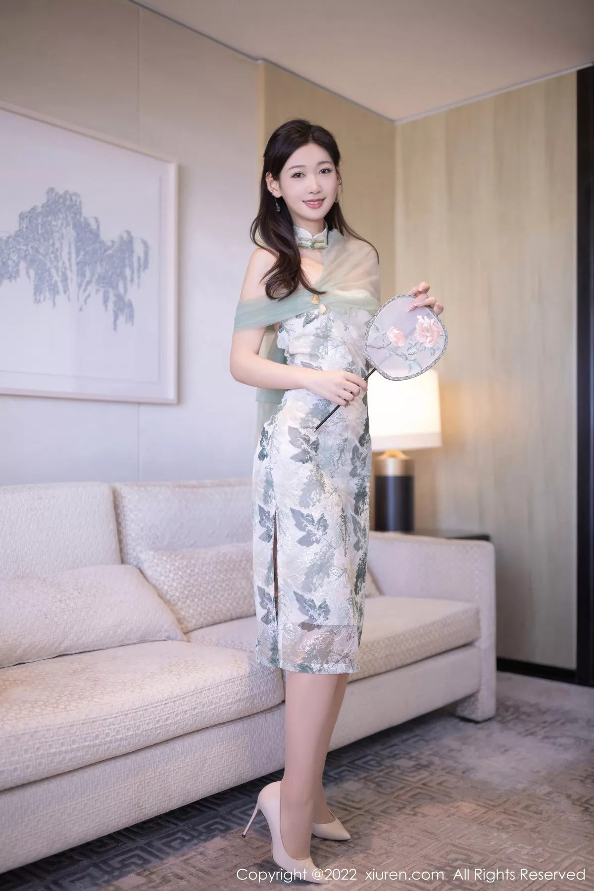 秀人集.com_[XiuRen秀人网]No.5680_模特唐安琪性感浅色带图案旗袍配超薄肉丝秀曼妙身姿诱惑写真80P