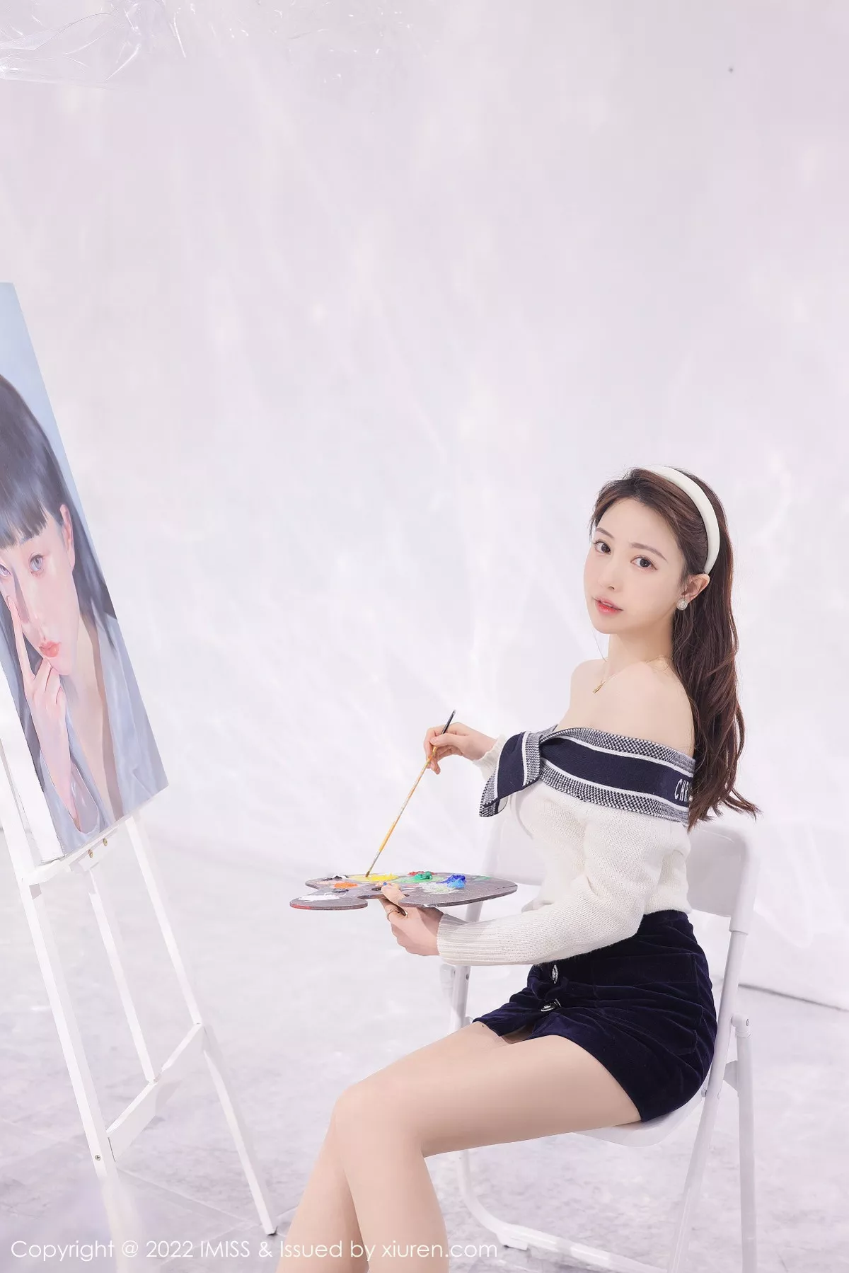 秀人集.com_[IMISS爱蜜社]Vol.704_气质女神Lynn刘奕宁艺术工作室低胸服饰配黑短裙性感迷人写真22P