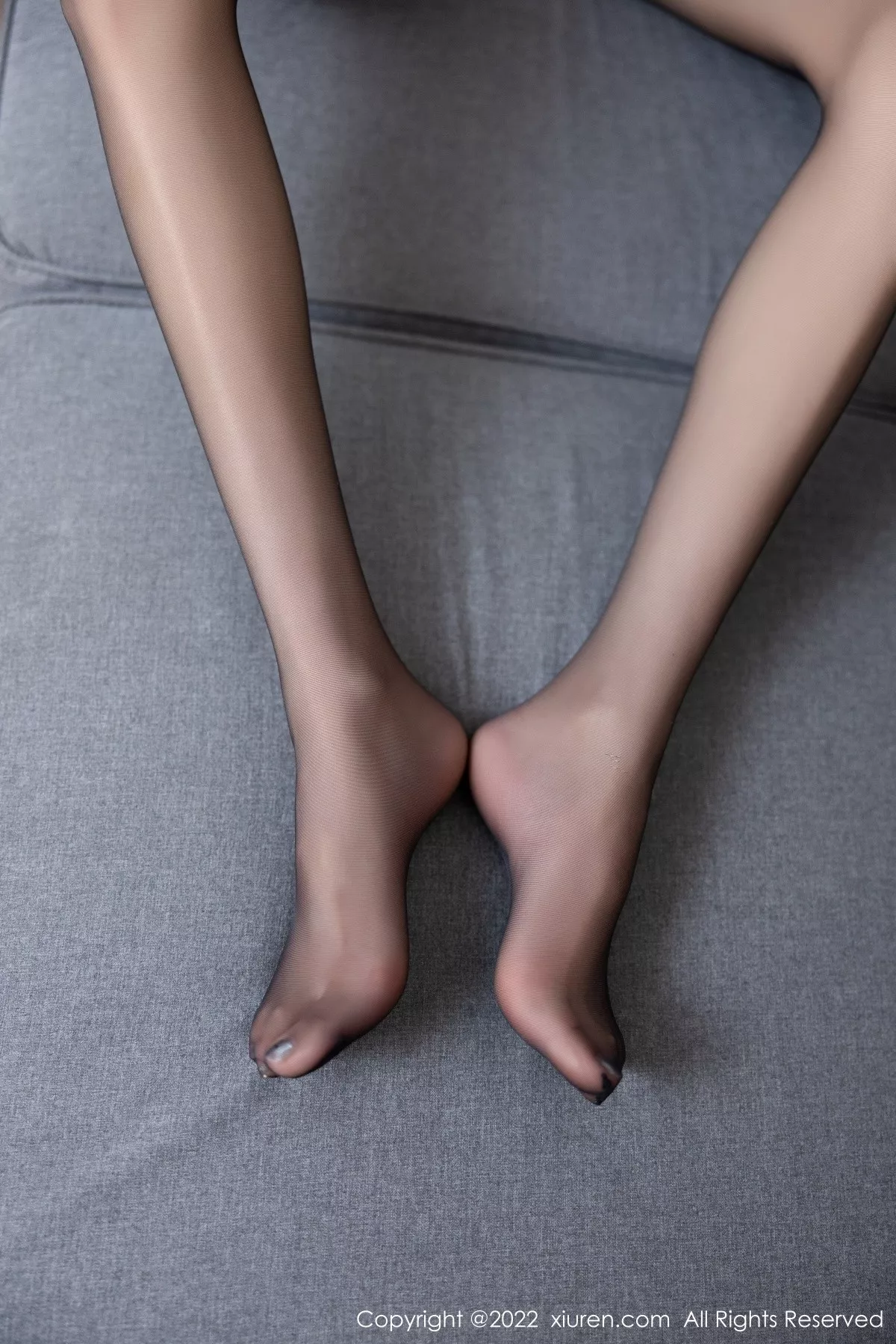 秀人集.com_[XiuRen秀人网]No.5684_模特程程程橄榄绿吊带短裙配超薄黑丝露红色轻透内衣诱惑写真80P