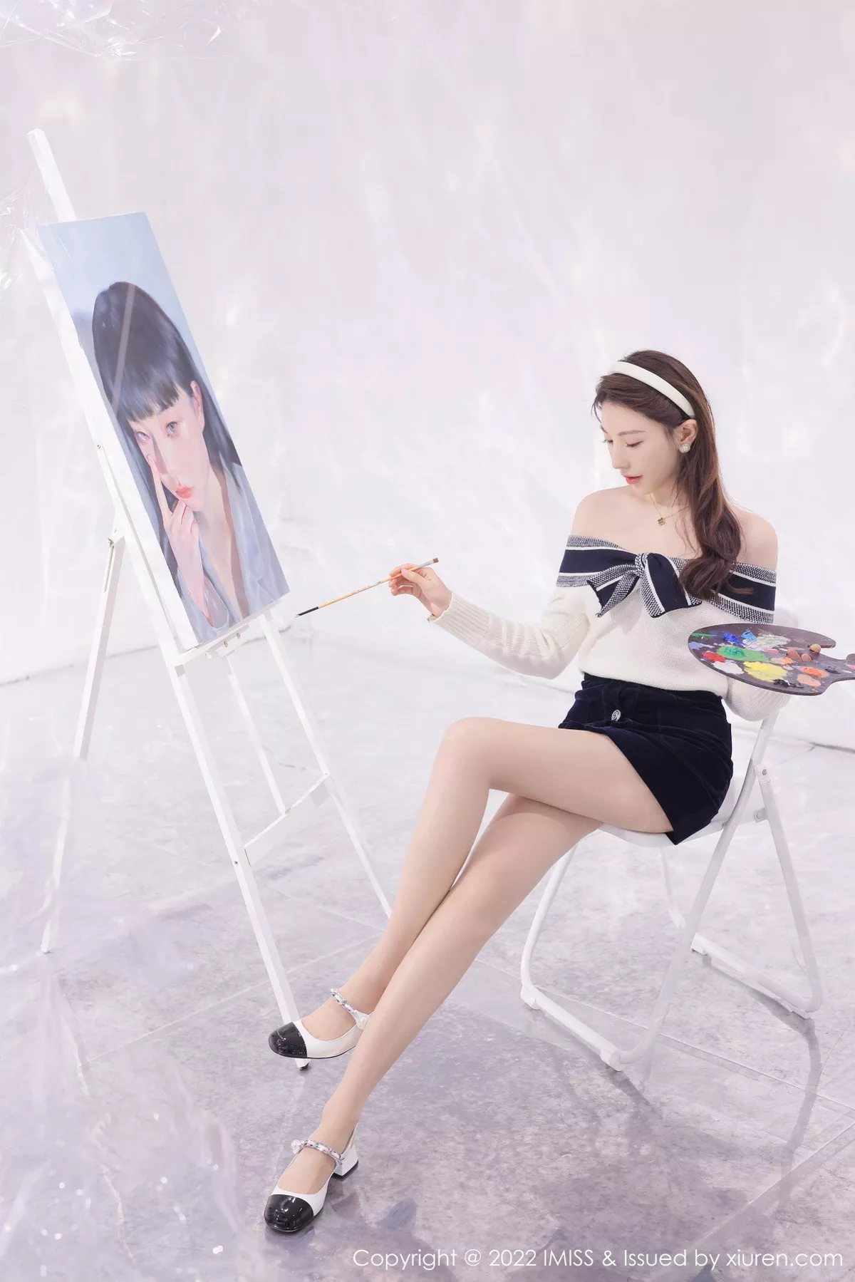 秀人集.com_[IMISS爱蜜社]Vol.704_气质女神Lynn刘奕宁艺术工作室低胸服饰配黑短裙性感迷人写真22P