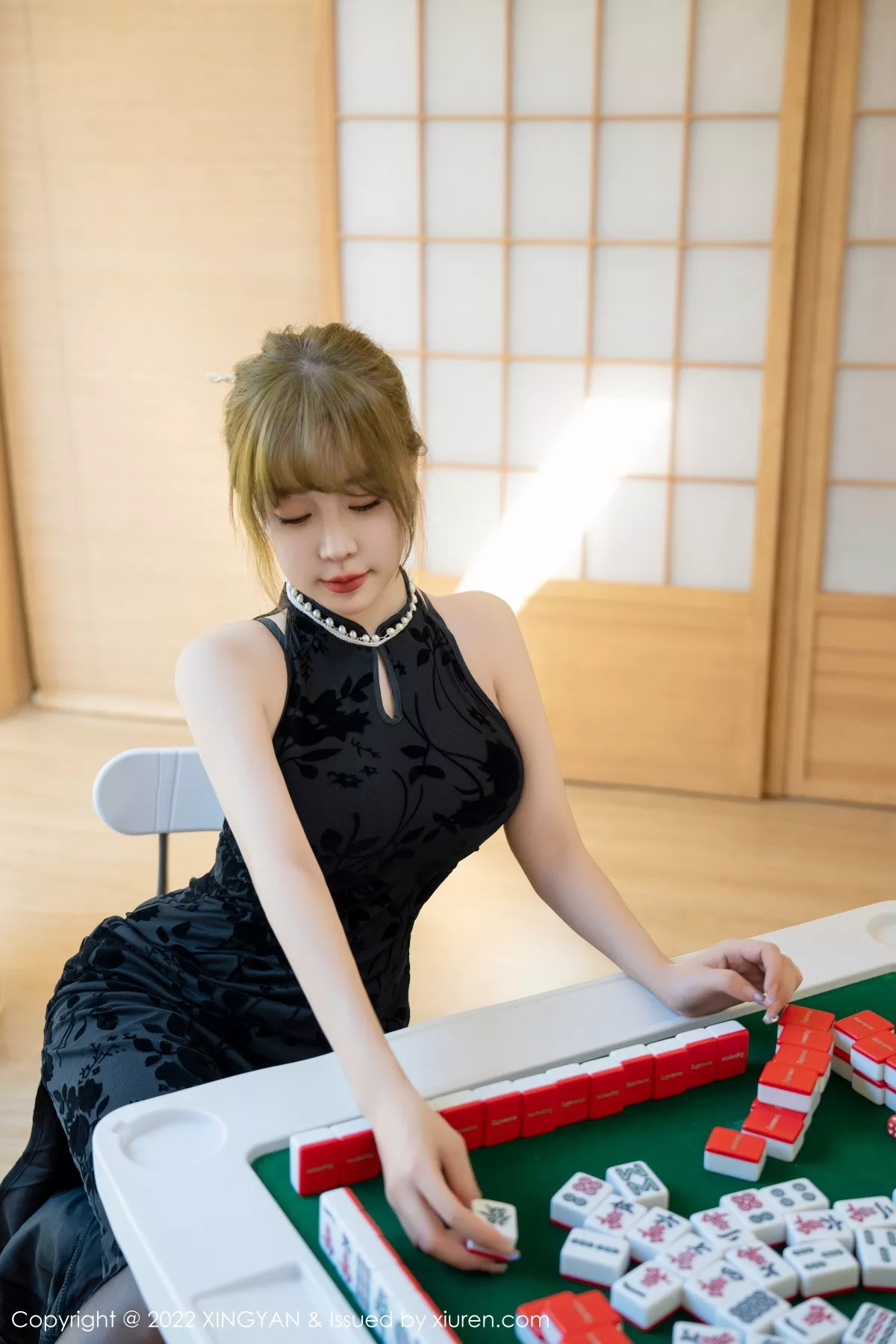 秀人集.com_[XINGYAN星颜社]VOL.148_女神王雨纯棋牌室性感黑色礼裙露蕾丝内衣配超薄黑丝诱惑写真72P