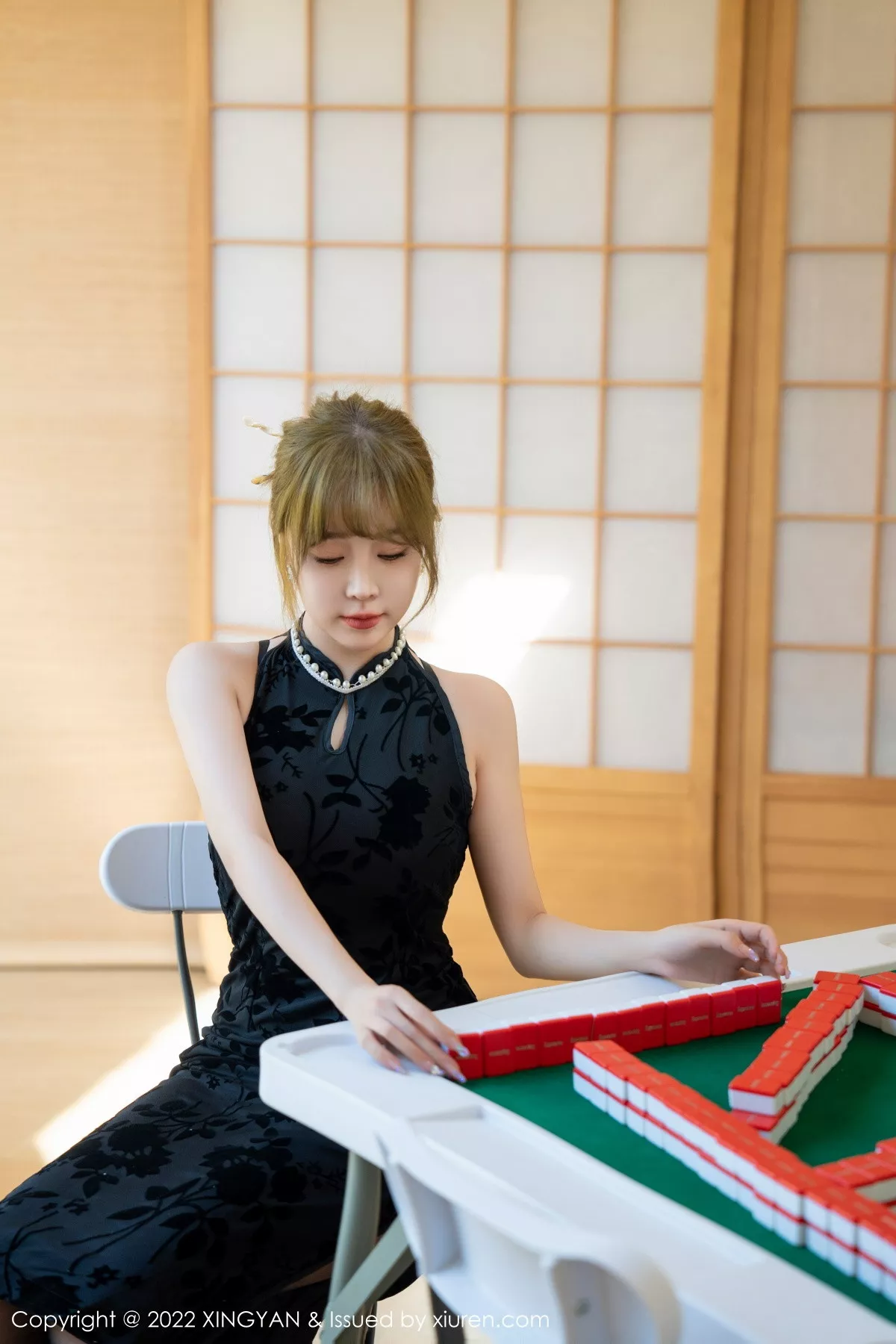 秀人集.com_[XINGYAN星颜社]VOL.148_女神王雨纯棋牌室性感黑色礼裙露蕾丝内衣配超薄黑丝诱惑写真72P