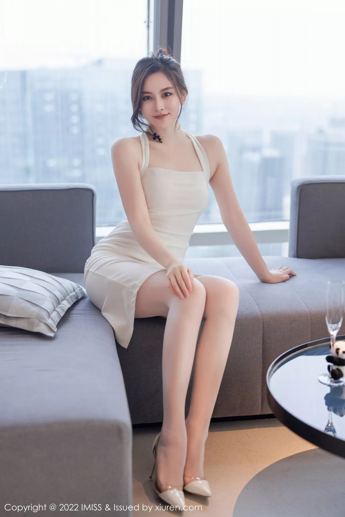 秀人集.com_[IMISS爱蜜社]Vol.705_气质美女Vanessa脱白色连衣长裙露白色内衣配超薄肉丝诱惑写真78P